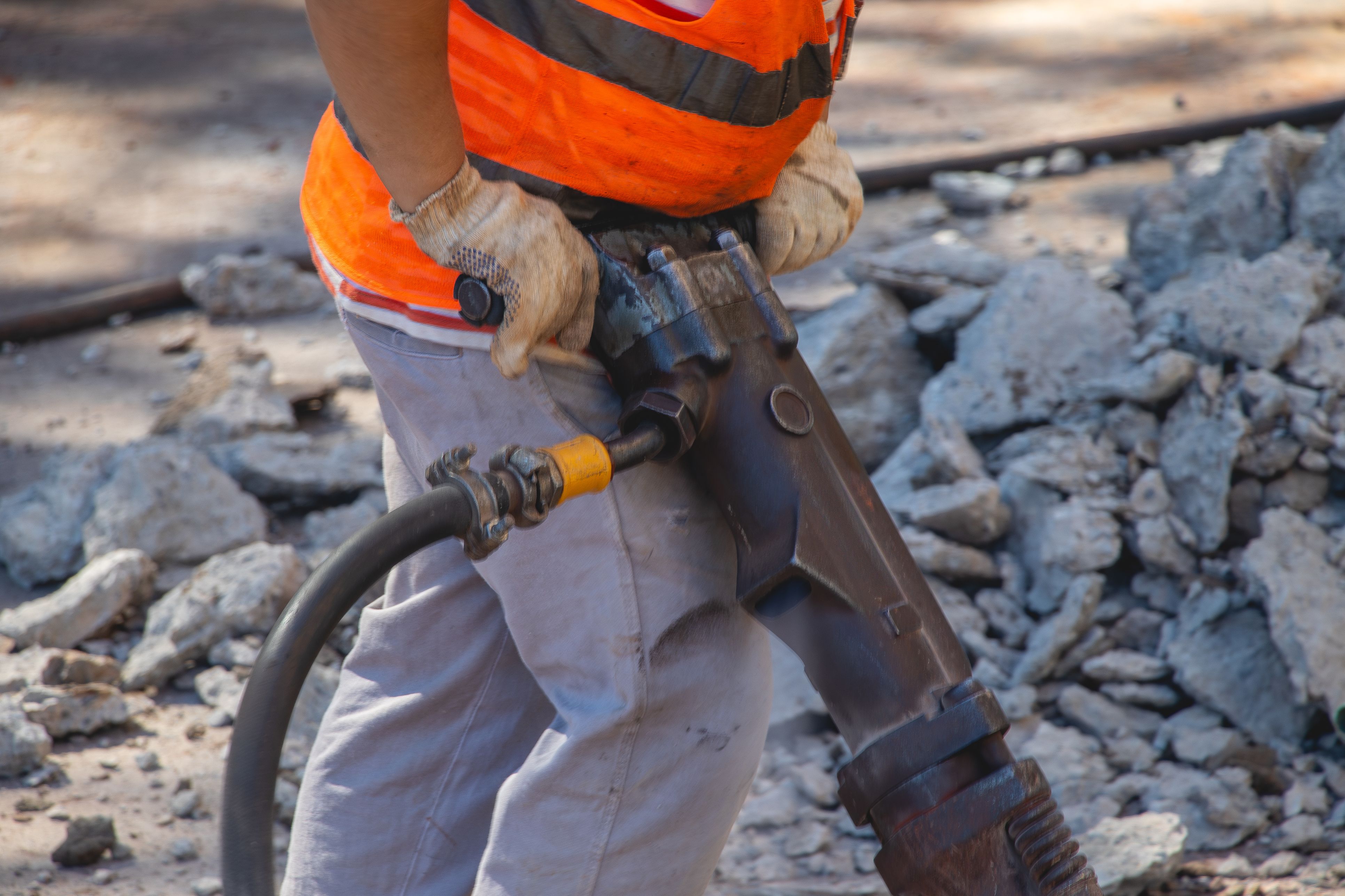 Heute.at - Arbeiter direkt von der Baustelle in Schubhaft gesteckt