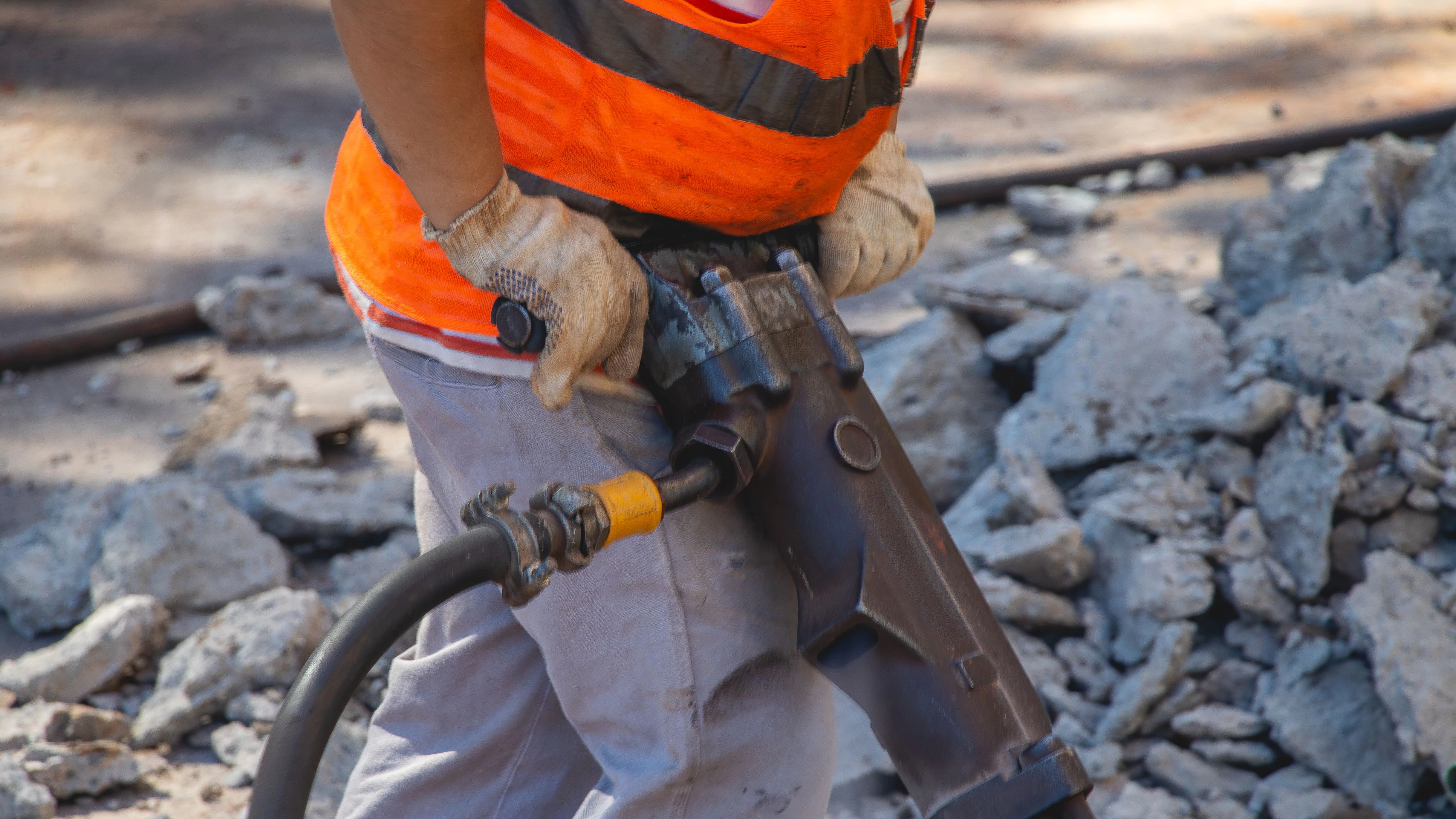 Heute.at - Arbeiter direkt von der Baustelle in Schubhaft gesteckt
