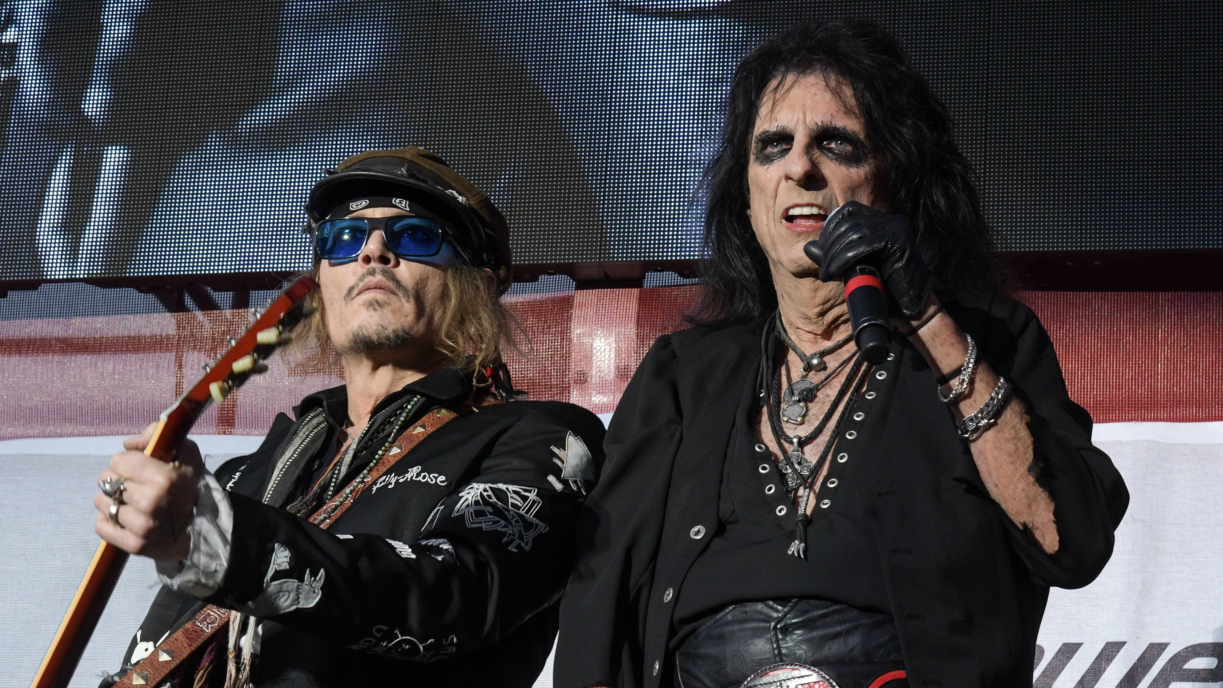 Weil es ihnen so gut gefiel, rockten Johnny Depp und Alice Cooper die Burg Clam 2023 gleich noch einmal.
