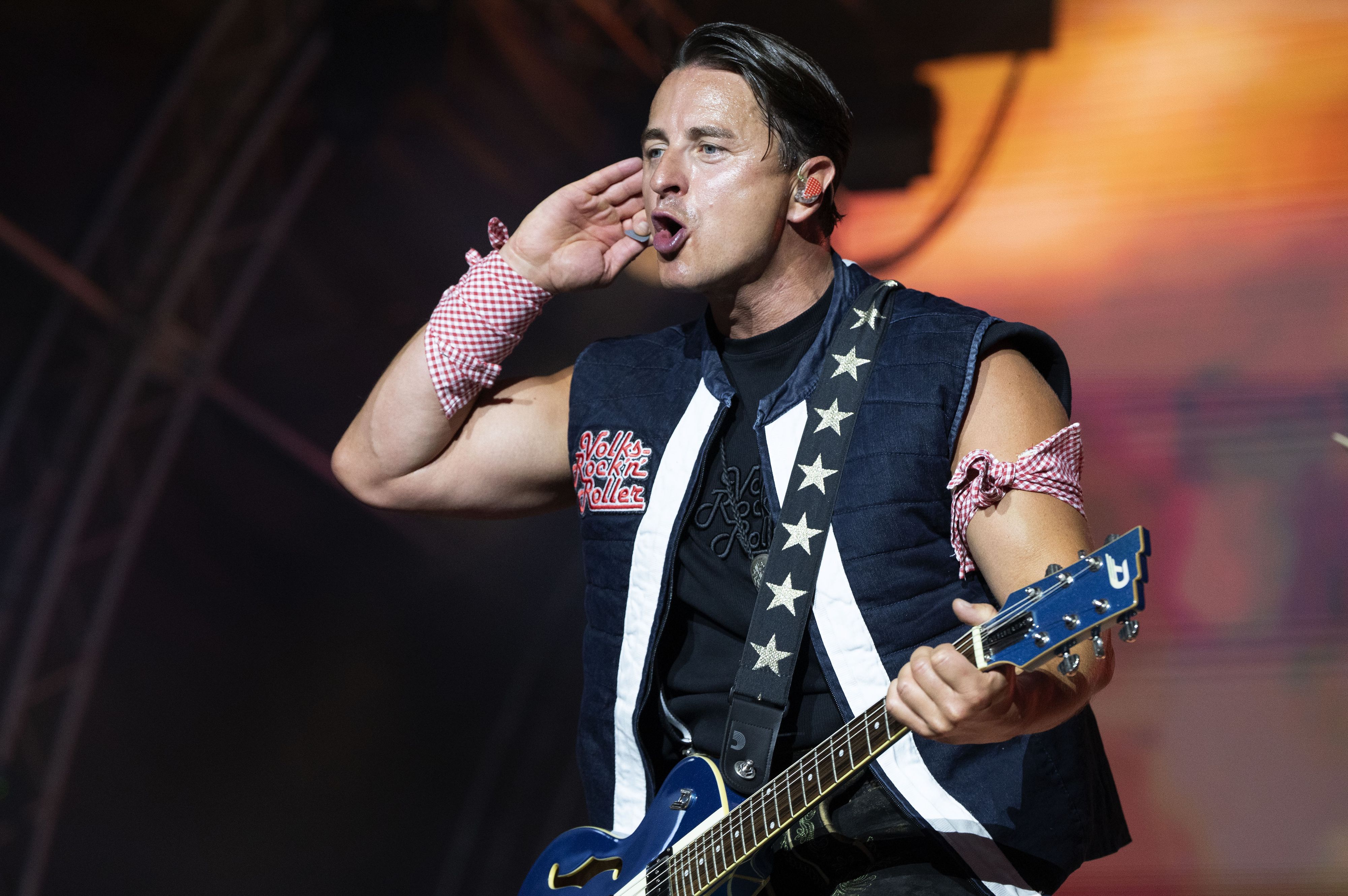 Heute ist Andreas Gabalier seiner Mama sehr dankbar für ihre strenge Erziehung.