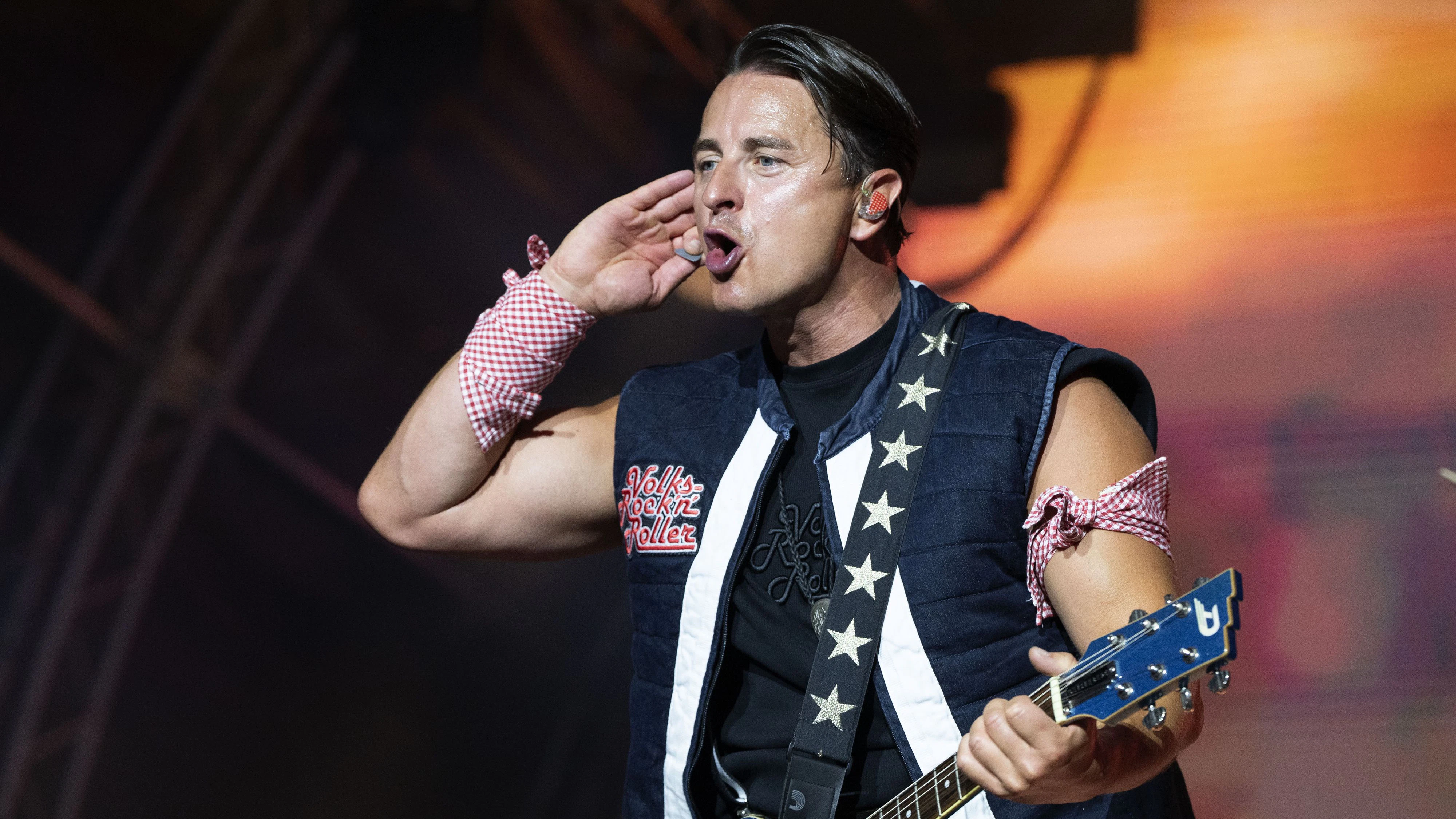 Heute ist Andreas Gabalier seiner Mama sehr dankbar für ihre strenge Erziehung.