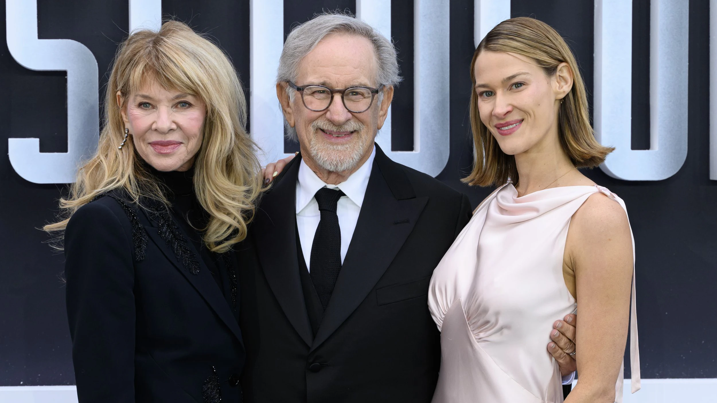 Kate Capshaw, Steven Spielberg und Tochter Destry Allyn Spielberg bei einem Event.