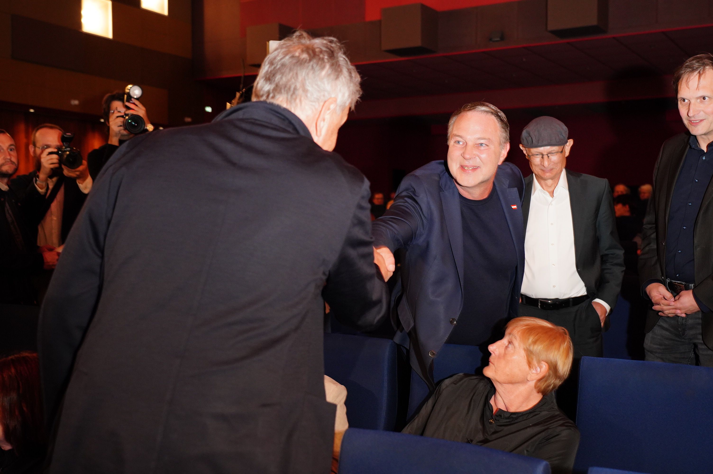 Handshake zwischen Andreas Babler und Gerhard Zeiler