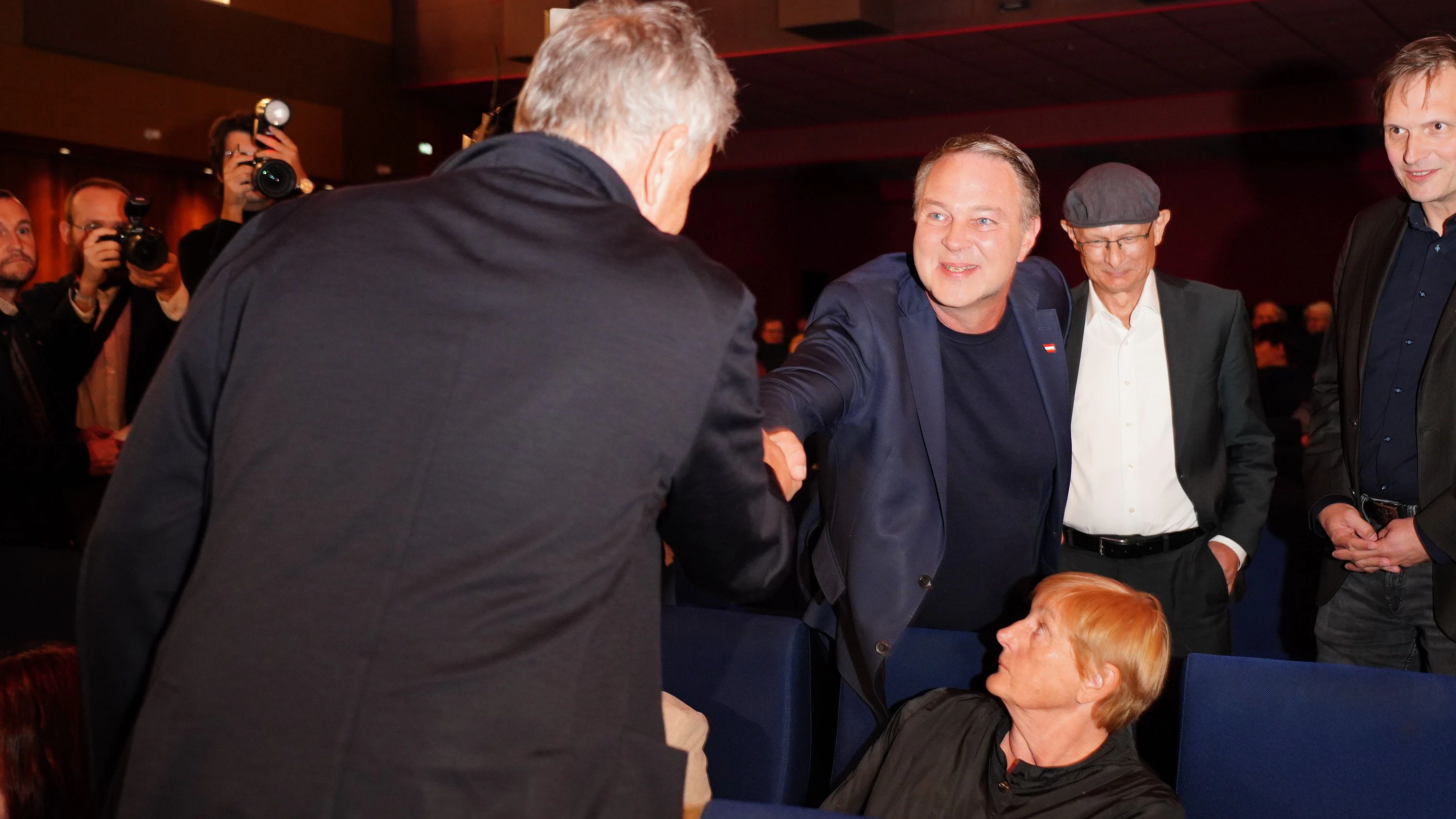 Handshake zwischen Andreas Babler und Gerhard Zeiler