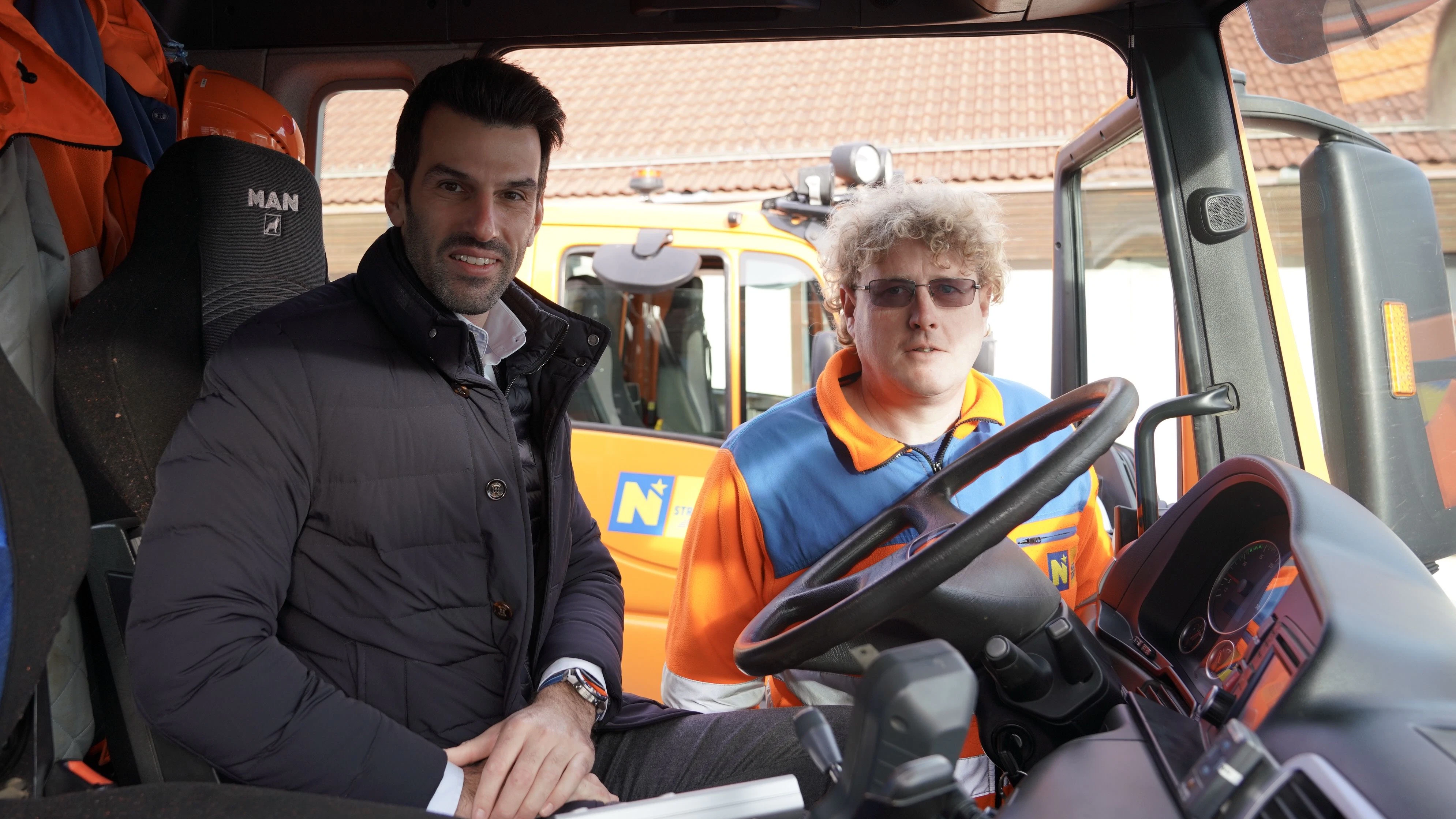 LH-Stv. Udo Landbauer beim Winterdienst
