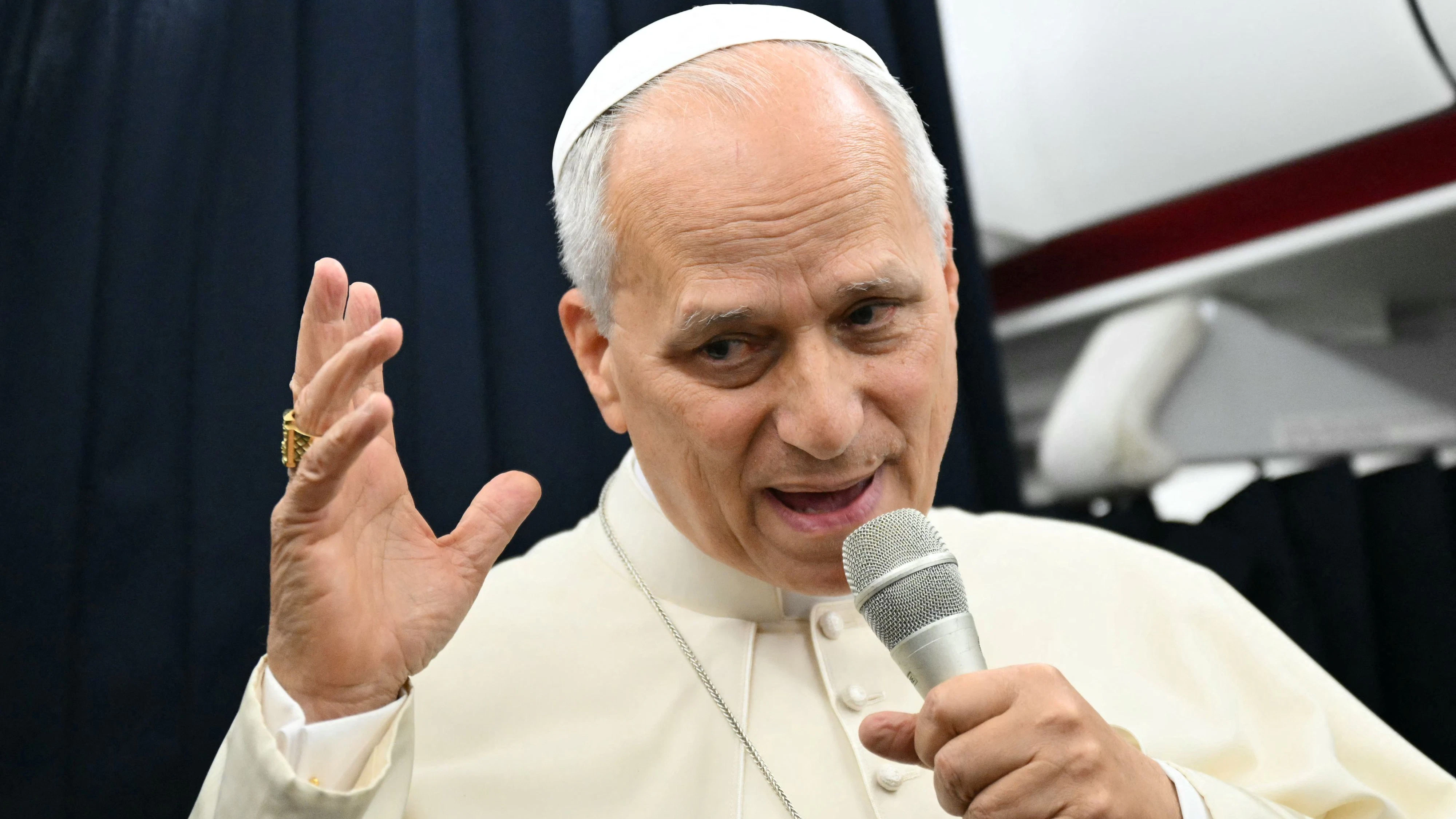 Papst Leo sprach auf dem Rückflug aus Metz mit Journalisten an Bord über Missbrauch in der Kirche