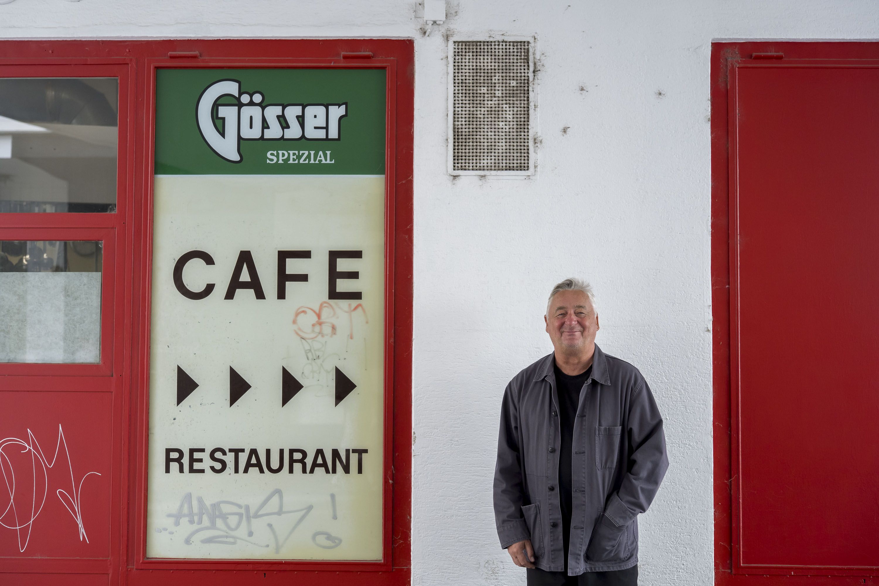 Andreas Vitásek hat sich etwas Jugendhaftes bewahrt. Der 70-jährige Kabarett-Star, der optisch an Alec Baldwin erinnert, feiert am 6. Oktober Wien-Premiere seines neues Programms 