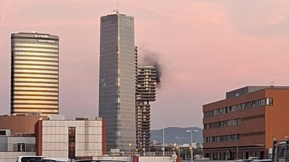 Großeinsatz nach Feuer im Triiiple Tower