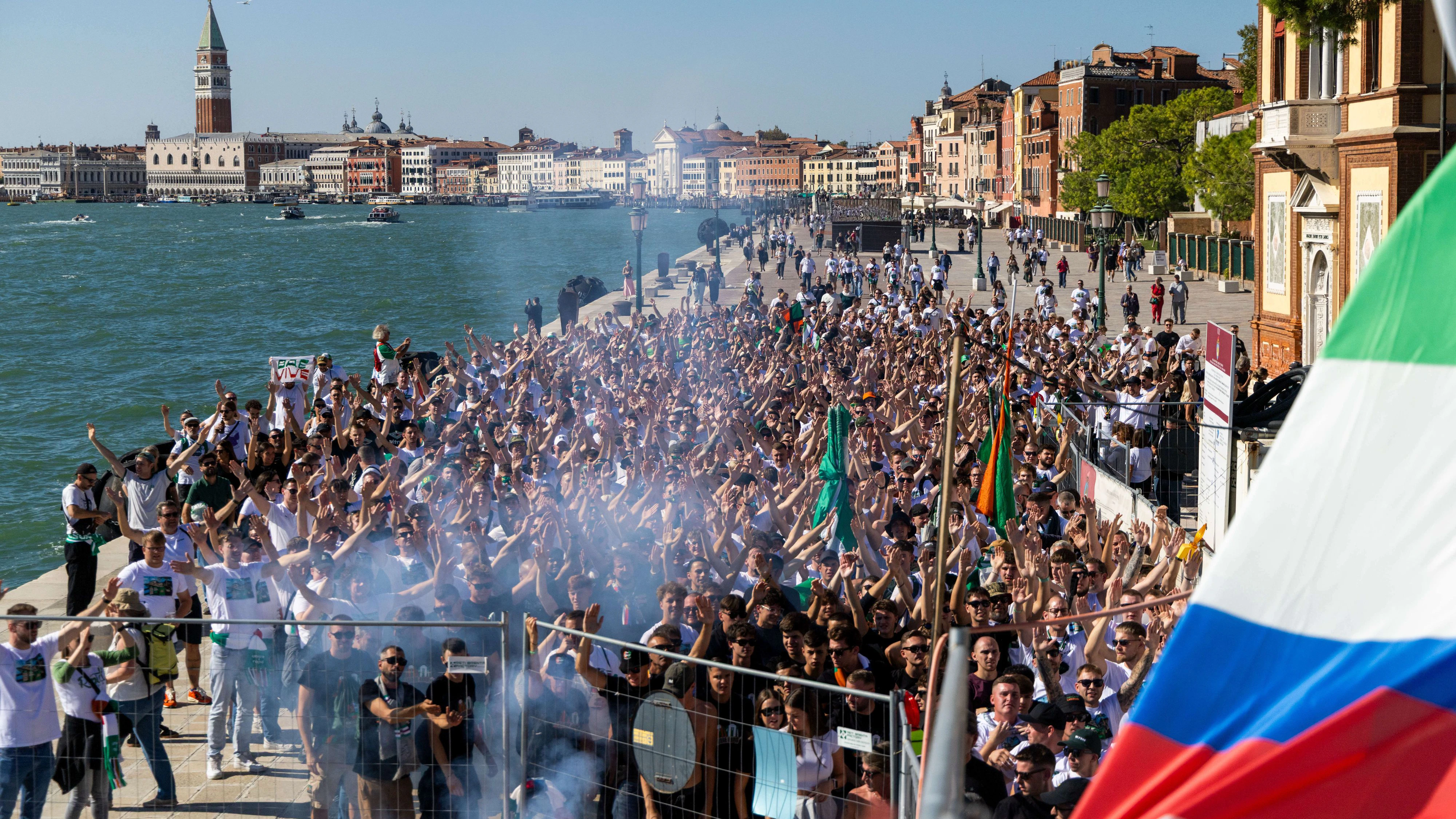 Die Ultras von Rapid beim Venedig-Testspiel.