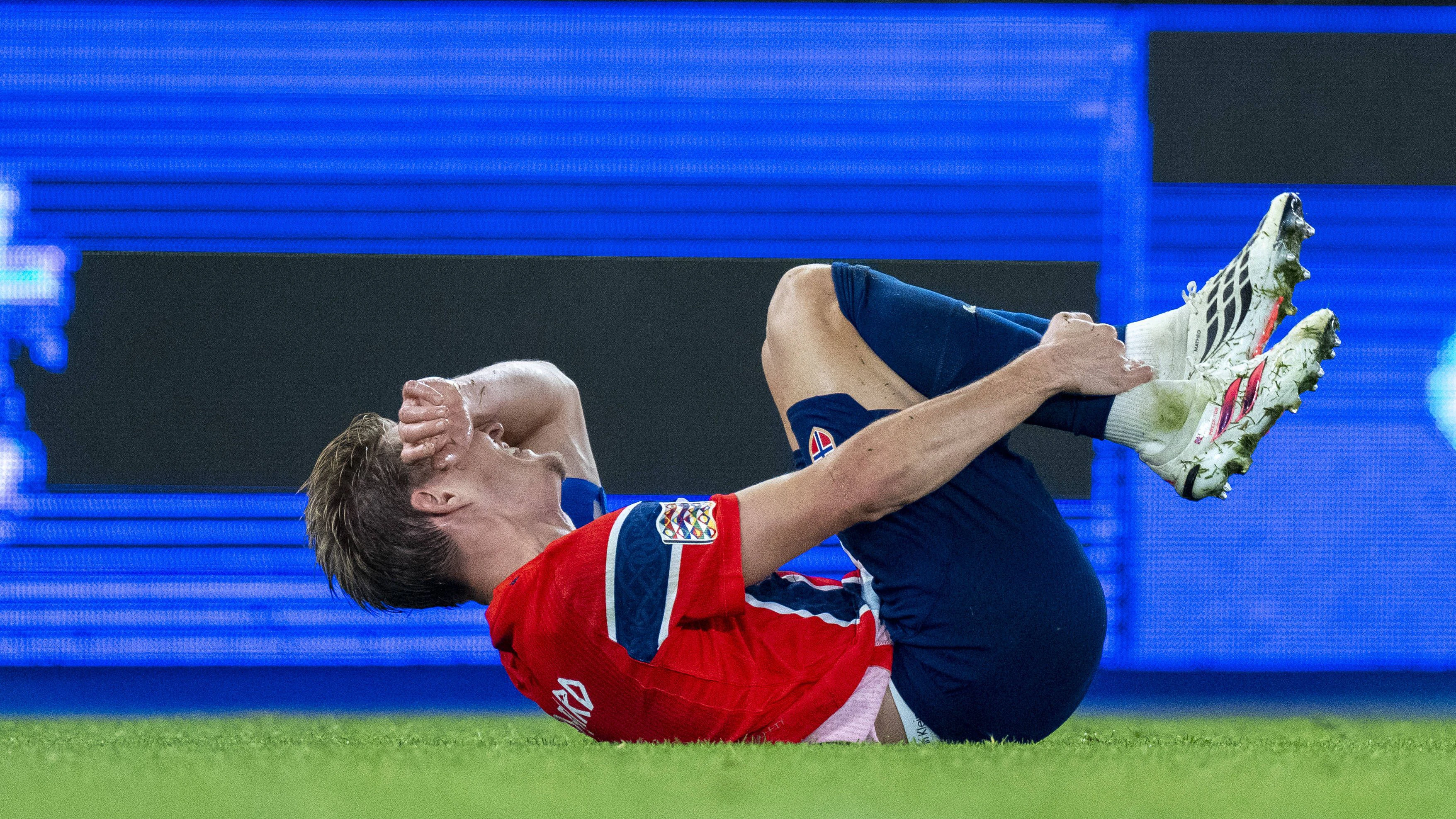 Football, Nations League: Norway - Portugal, Nations League Oslo 20260927. Norway s Martin odegaard lies down after a tackle during the international football match between Norway and Portugal in the Nations League. Photo: Cornelius Poppe / NTB Oslo Norway EDITORIAL USE ONLY. RESTRICTED USE FOR BETTING COMPANIES Ref:_SPOYbqd62gE6O0.jpg *** Soccer, Nations League: Norway vs. Portugal, Nations League, Oslo, September 27, 2026. Norway s Martin Odegaard lies down after a tackle during the international soccer match between Norway and Portugal in the Nations League. Photo by Cornelius Poppe, NTB, Oslo, Norway. EDITORIAL USE ONLY. RESTRICTED USE FOR BETTING COMPANIES. PUBLICATIONxNOTxINxNORxSWExDENxFINxFRA Copyright: xCorneliusxPoppex/xNTBx