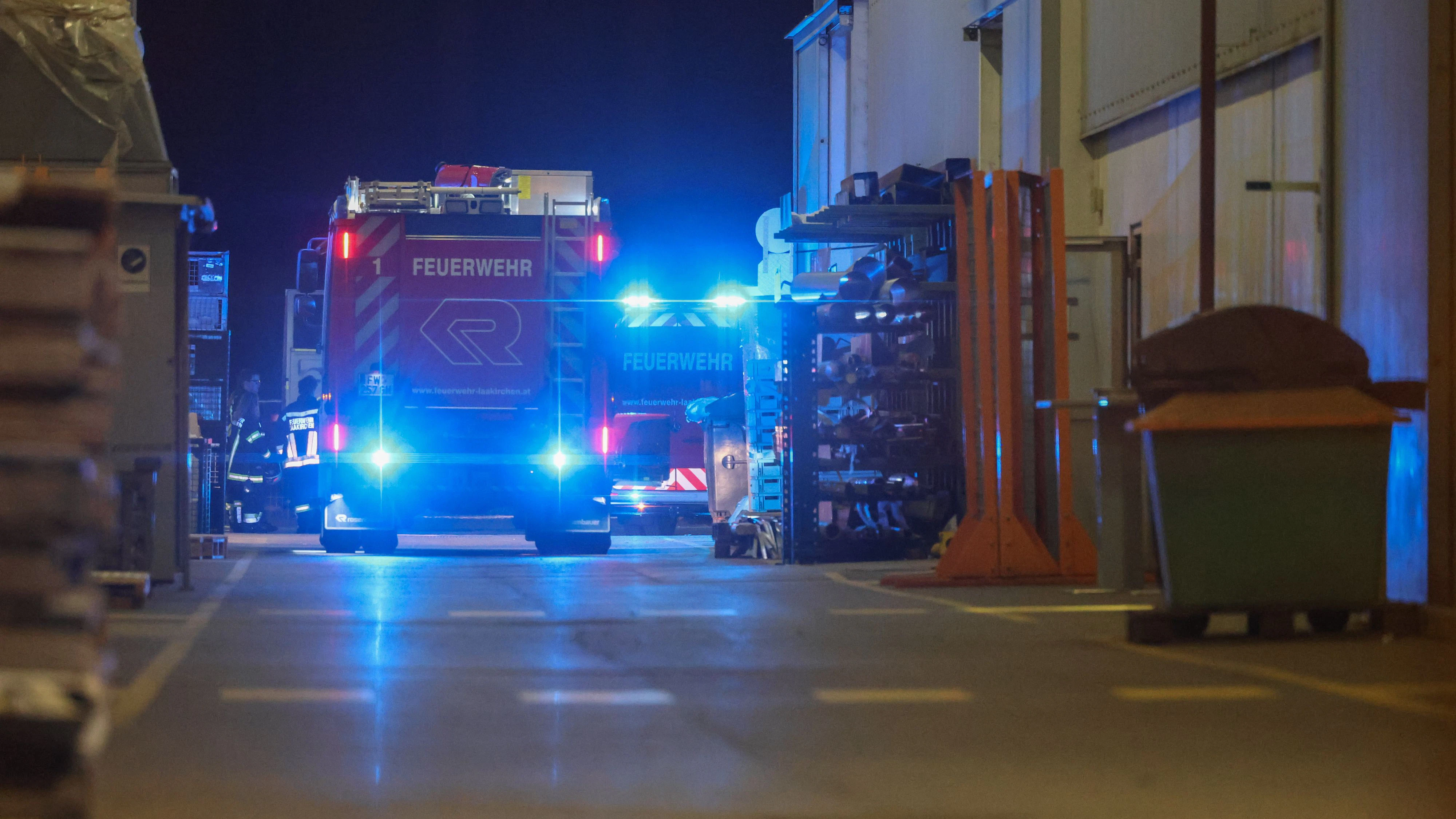 Heute.at - Feuer-Alarm in Laakirchen – Brand bei Industriebetrieb