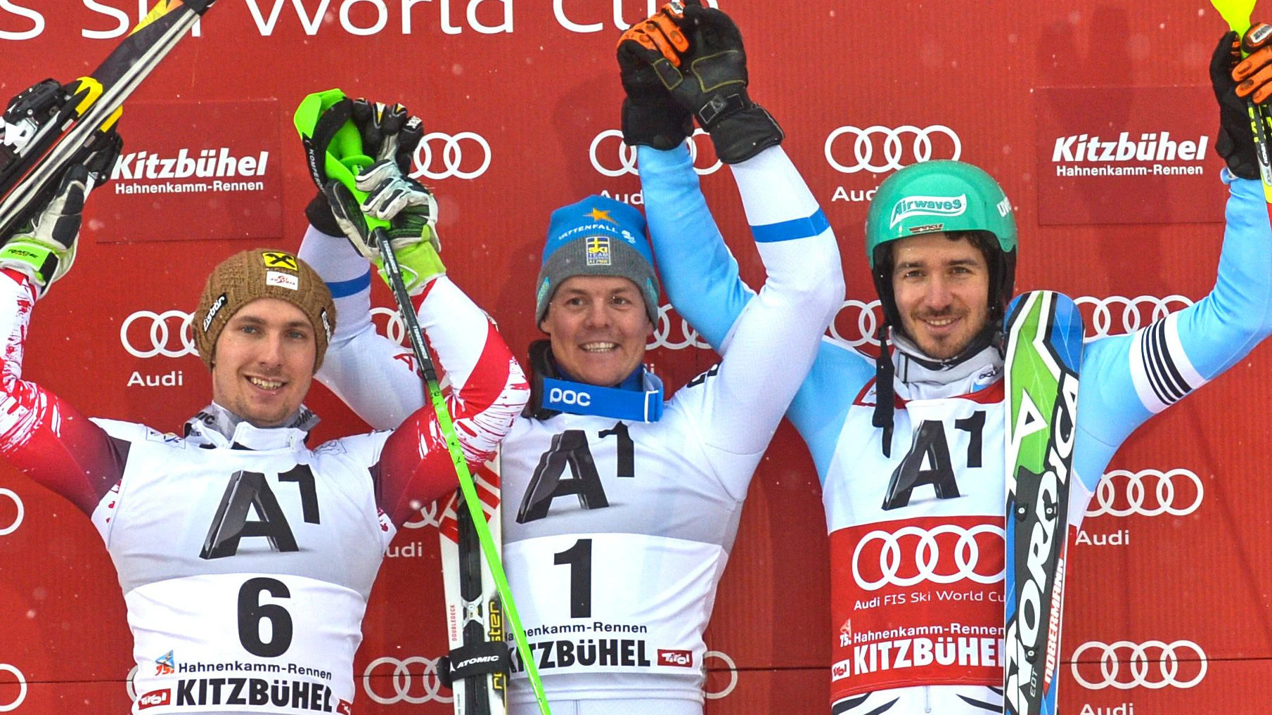 Mattias Hargin flankiert von Felix Neureuther und Marcel Hirscher.