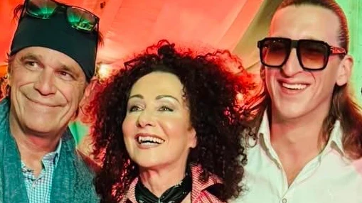 "Mausi" Lugner mit "Satansbraten" (2. von Rechts) auf der Wiener Wiesn
