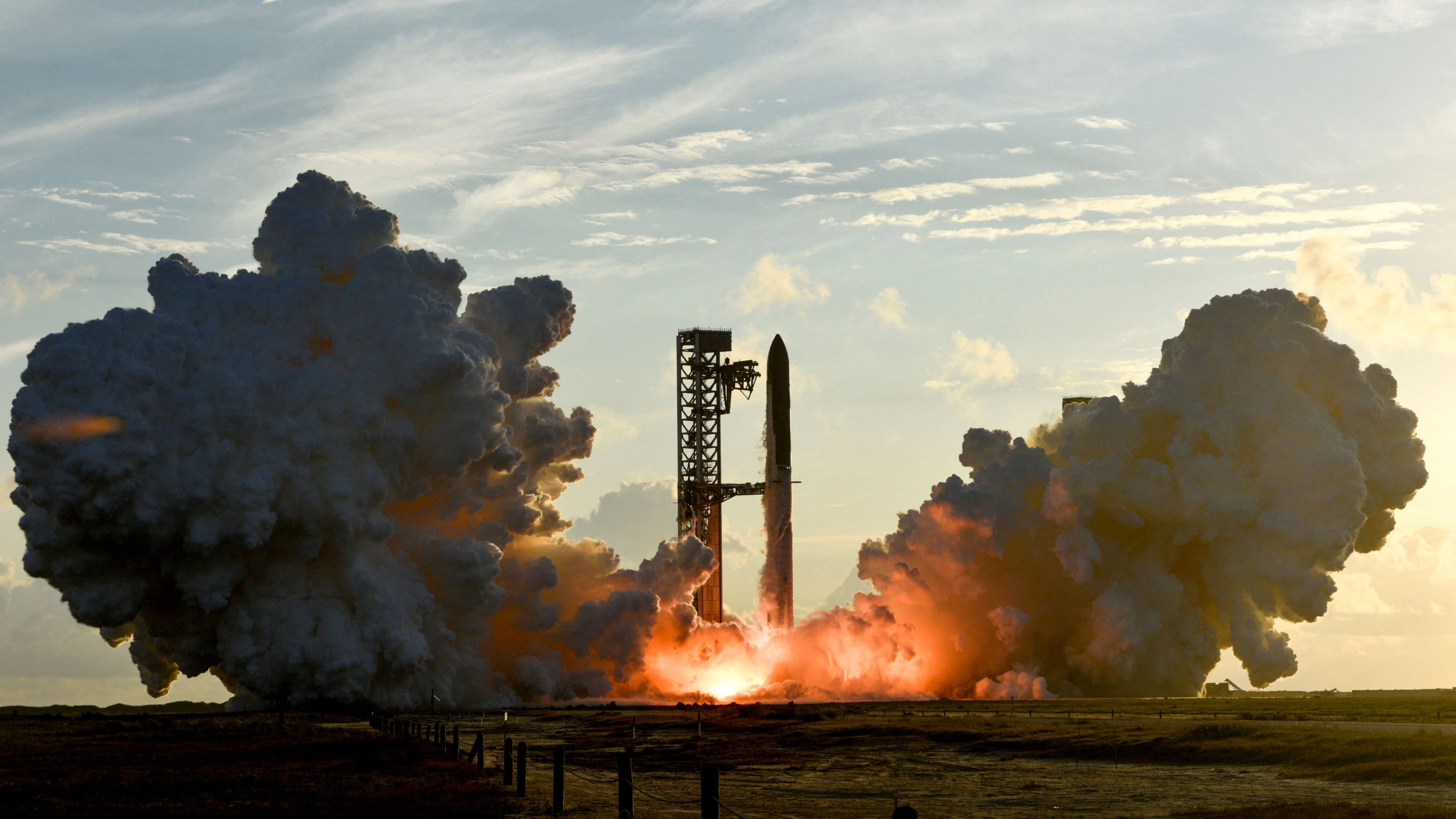 The SpaceX Starship and Super Heavy v3 Booster lift off on its 14h test flight from the SpaceX launch complex in Starbase, Texas, U.S., September 28, 2026. The mission is expected to send the vehicle into orbit for the first time and deploy 26 Starlink V3 satellites. REUTERS/Steve Nesius  