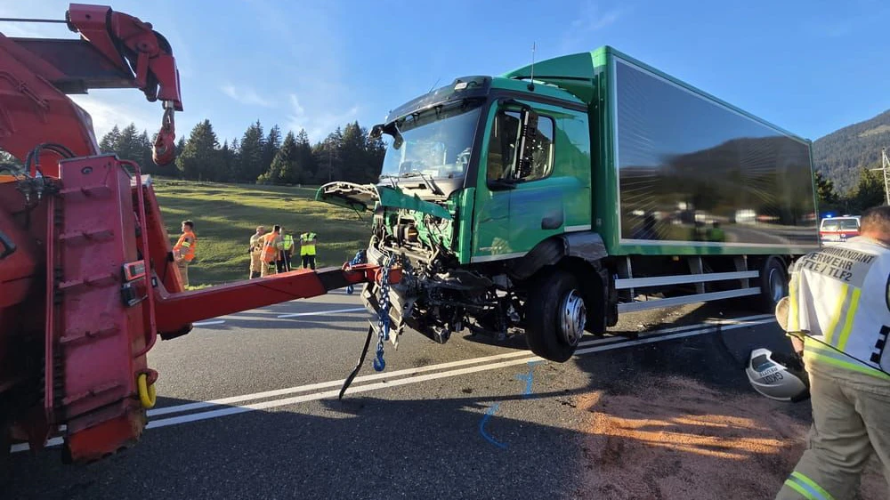 Heute.at - Ehepaar kracht frontal in Lkw – Mann (77) sofort tot