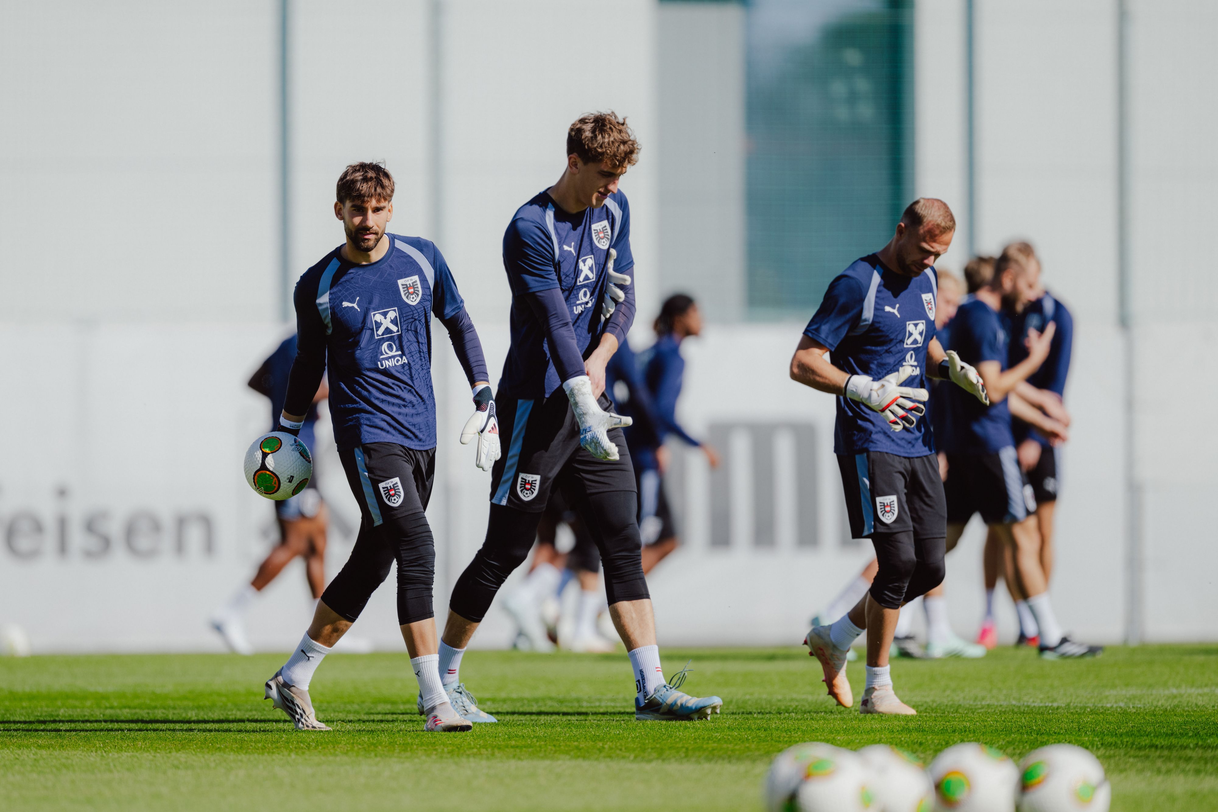 Florian Wiegele (m.) steht gegen Irland im Tor.