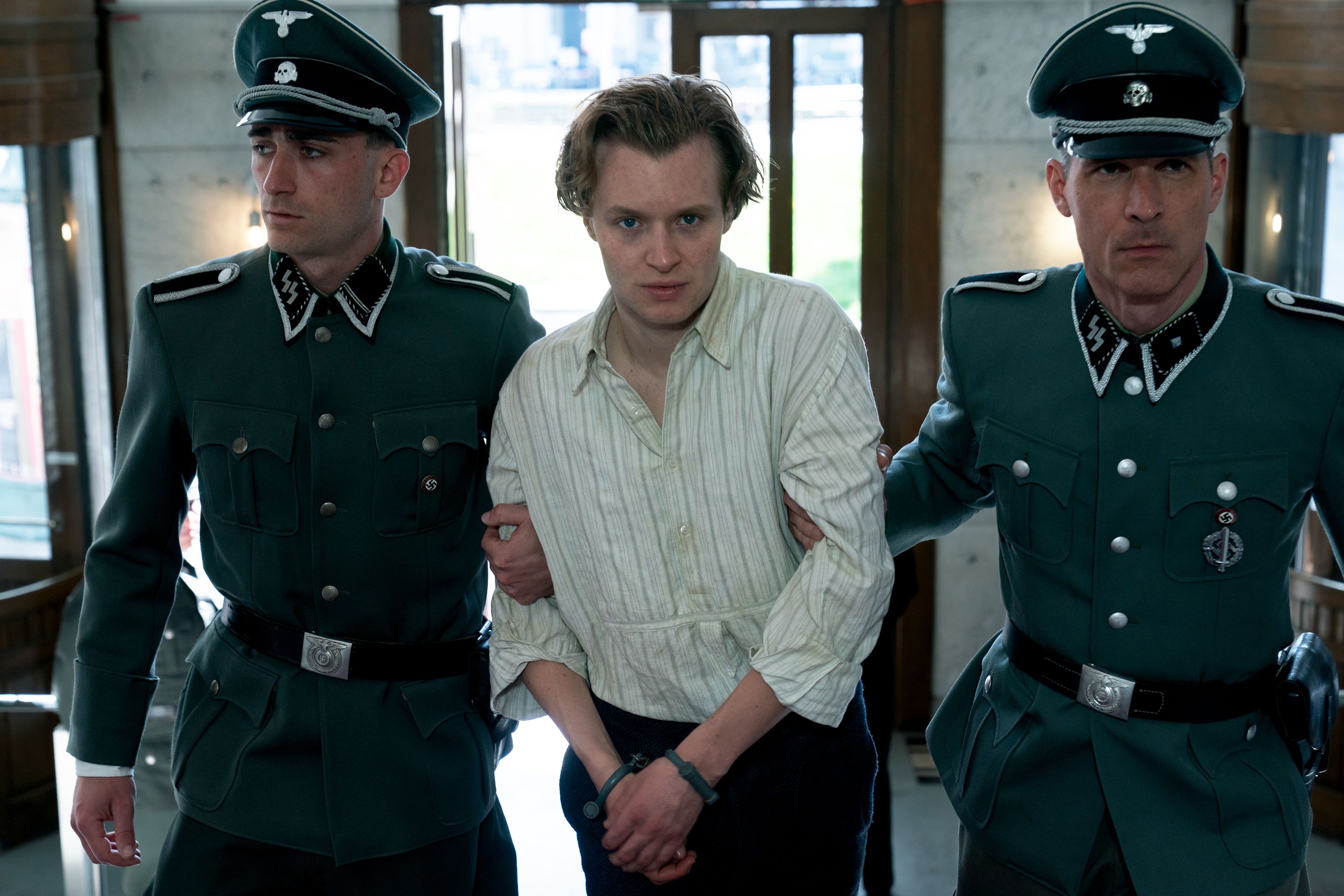 Nils Arztmann verkörpert Bruno Kreisky (M.) im neuen Kinofilm 