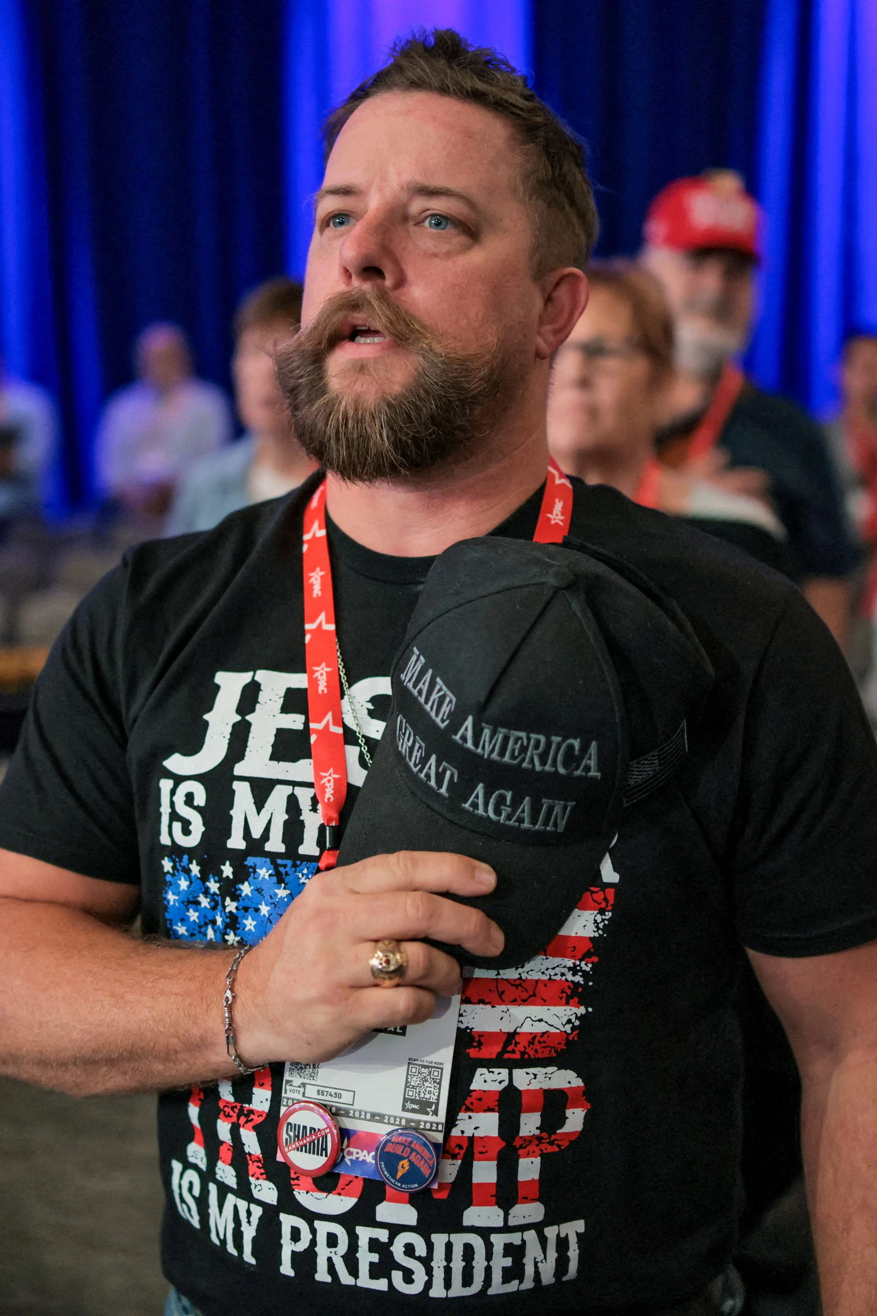 Ein MAGA-Anhänger bei der Conservative Political Action Conference (CPAC) im März 2026 in Texas: tief sitzendes Misstrauen gegenüber Europa