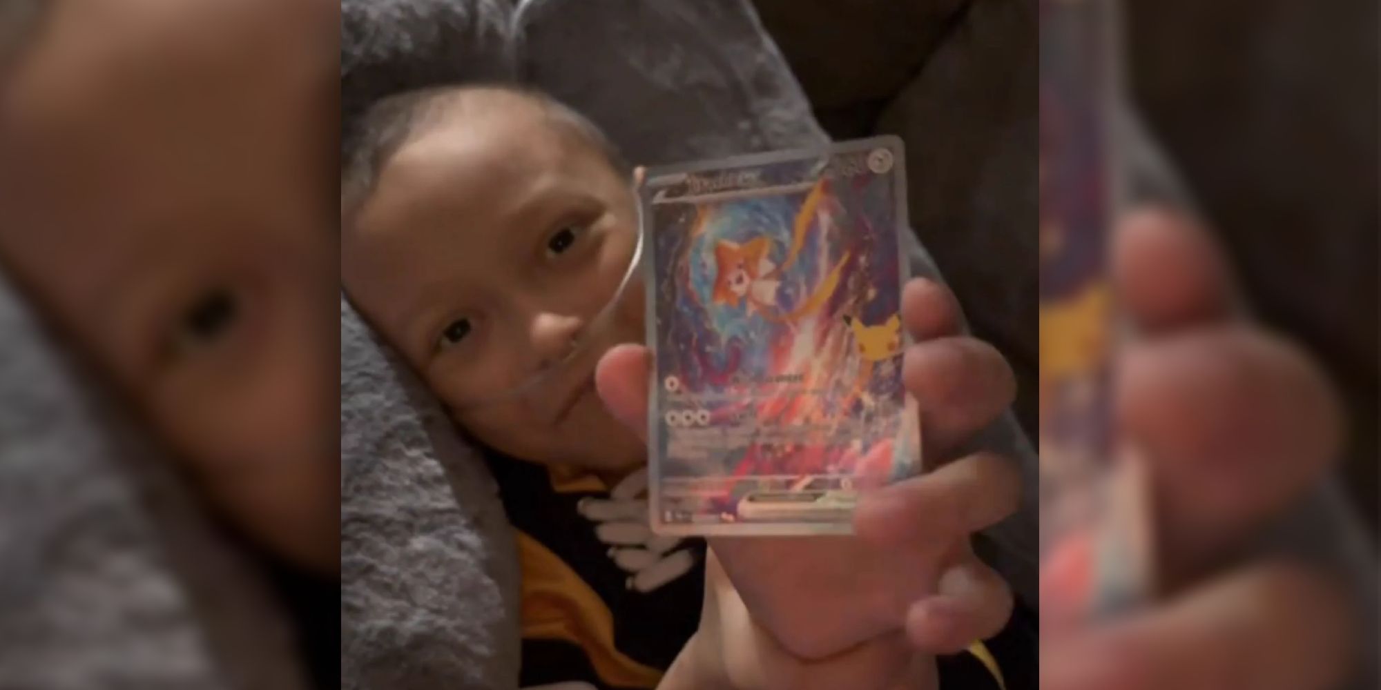 Avery zeigt sein Jirachi.
