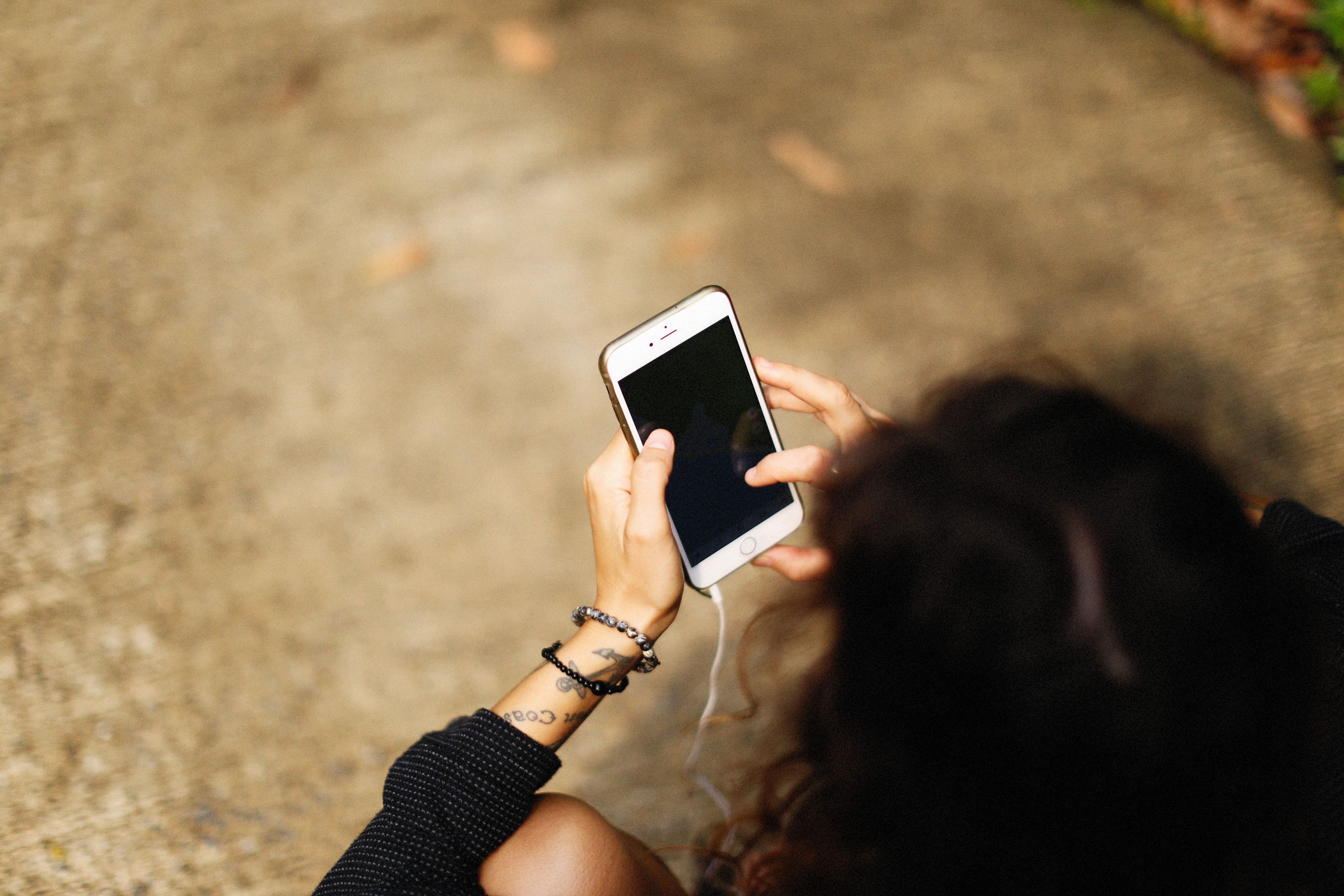 Selbst im Winter kann ein Smartphone plötzlich ziemlich heiß werden.