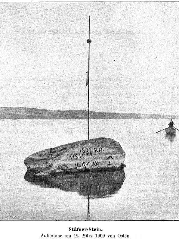Anno dazumal war noch eine Wetterfahne auf dem markanten Stein angebracht, um die Untiefe anzuzeigen. Gut zu sehen auch die historischen Tiefpegel-Markierungen.