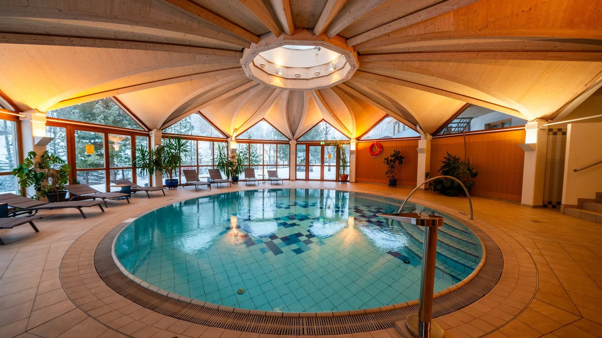 Im Winter war der "Kärntnerhof" Sammelpunkt vieler Skiläufer. Für Entspannung sorgte der Pool.