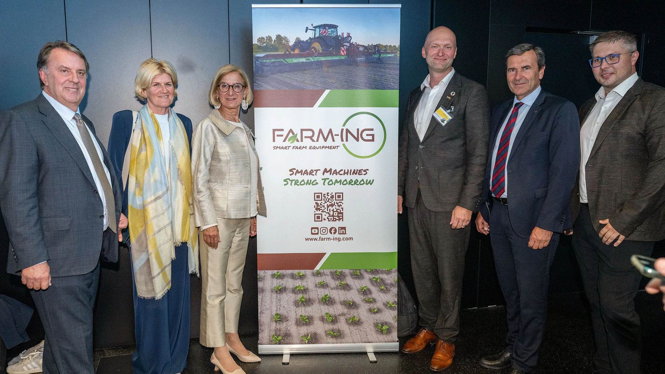 v.l.n.r.: WKNÖ-Präsident Wolfgang Ecker, Alexandra Höfer, Direktor-Stellvertreterin WKNÖ, Landeshauptfrau Johanna Mikl-Leitner, Gregor Witzmann, Geschäftsführer und CEO von Farm-ING, Reinhard Karl, Raiffeisenvorstand NÖ-Wien, und Gerhard Zimmermann, CTO und Co-Founder von Farm-ING