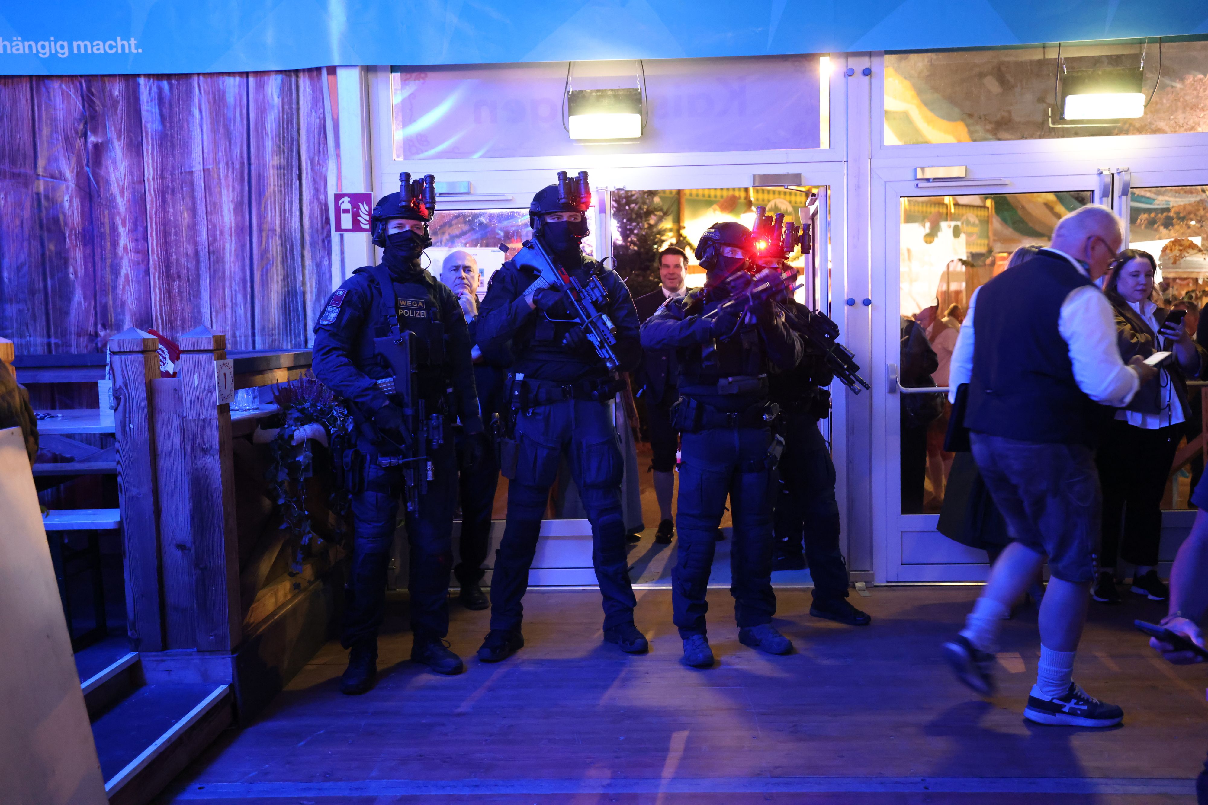 Die Polizisten seien nicht als solche erkennbar gewesen, so der Vorwurf.