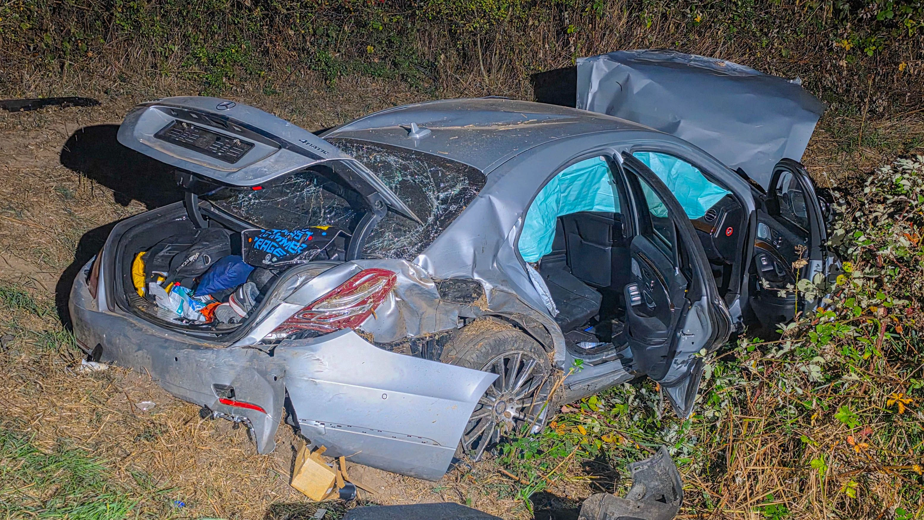 Heute.at - Mercedes-Fahrer ist bei Horror-Crash sofort tot