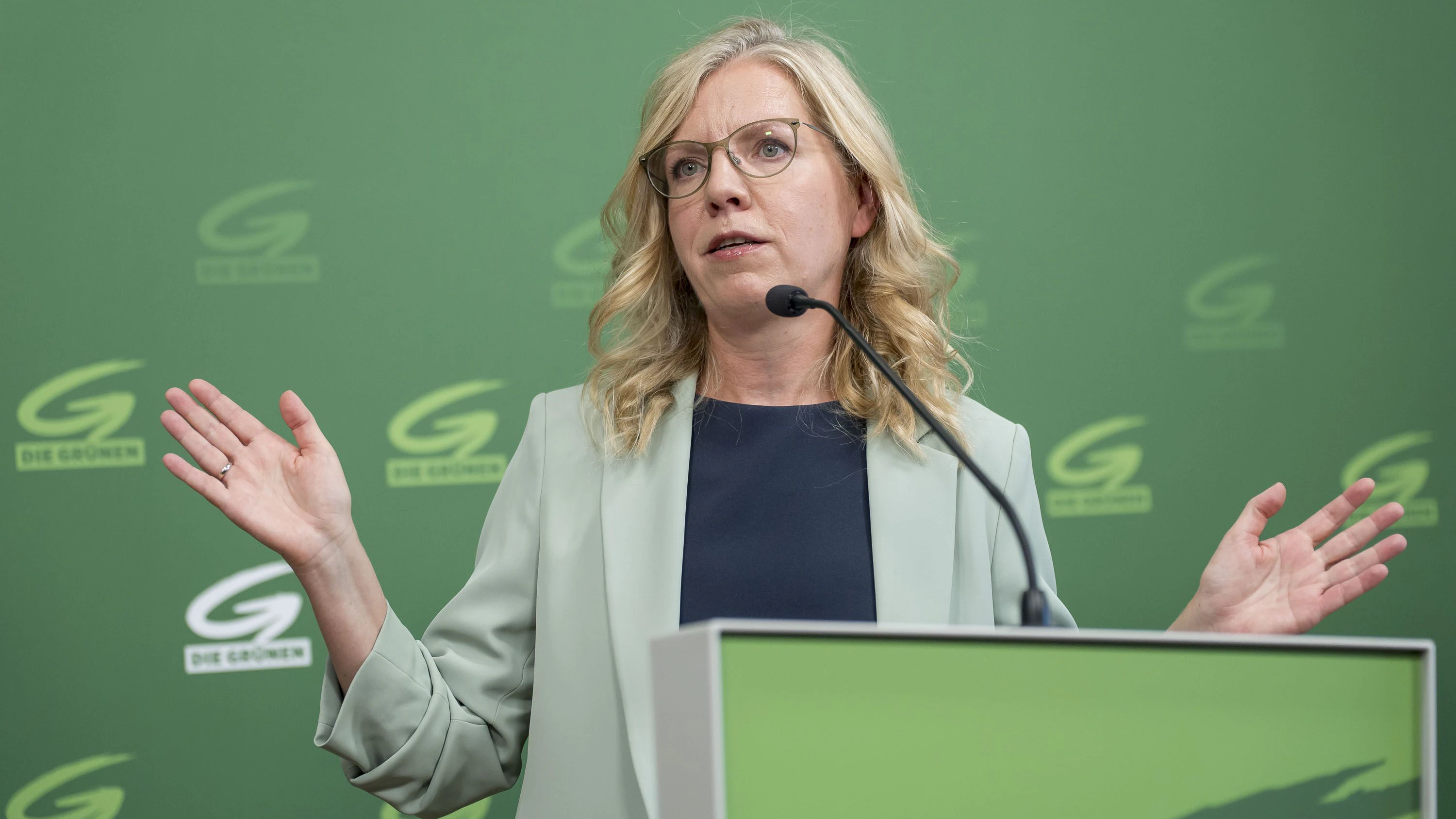 Pressekonferenz Plenarvorschau mit Leonore Gewessler und Alma Zadic im Grünen Klub in der Löwelstraße, Grüne,  Helmut Graf/Tageszeitung Heute