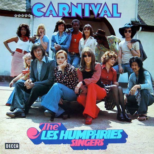 Die <strong>Les Humphries Singers</strong>: Les Humphries (2.v.r. vorne), Jürgen Drews (3.v.l.hinten) und Christopher Yim (re., vorne)