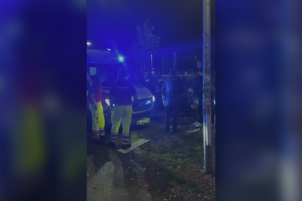 Der 63-Jährige verletzte durch die Kollision nicht nur sich selbst, sondern auch zwei weitere Personen.