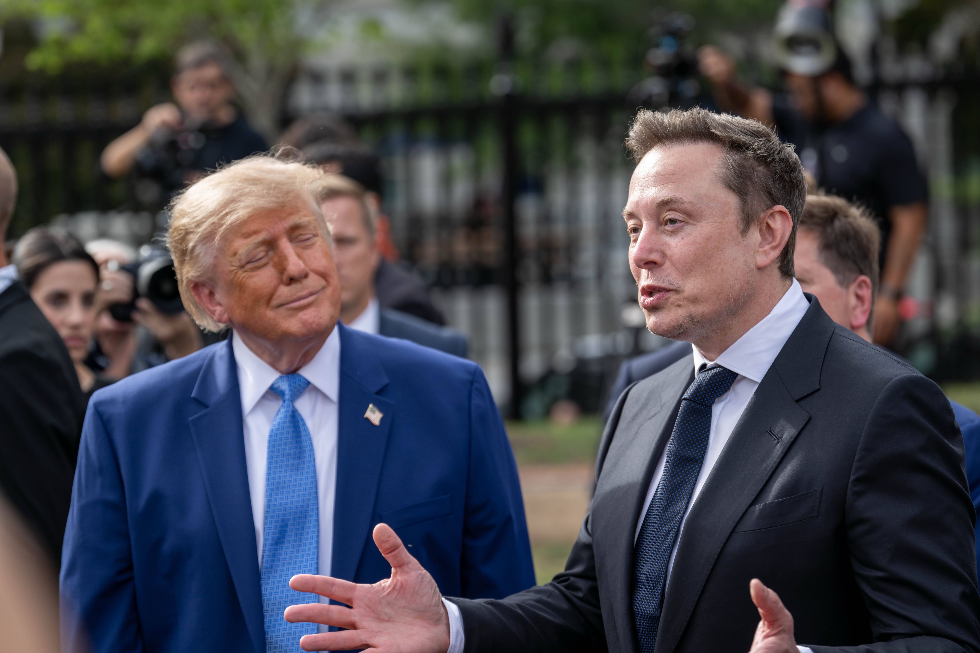 Heute.at - Musk gibt Trump die Schuld am Starshield-Stopp
