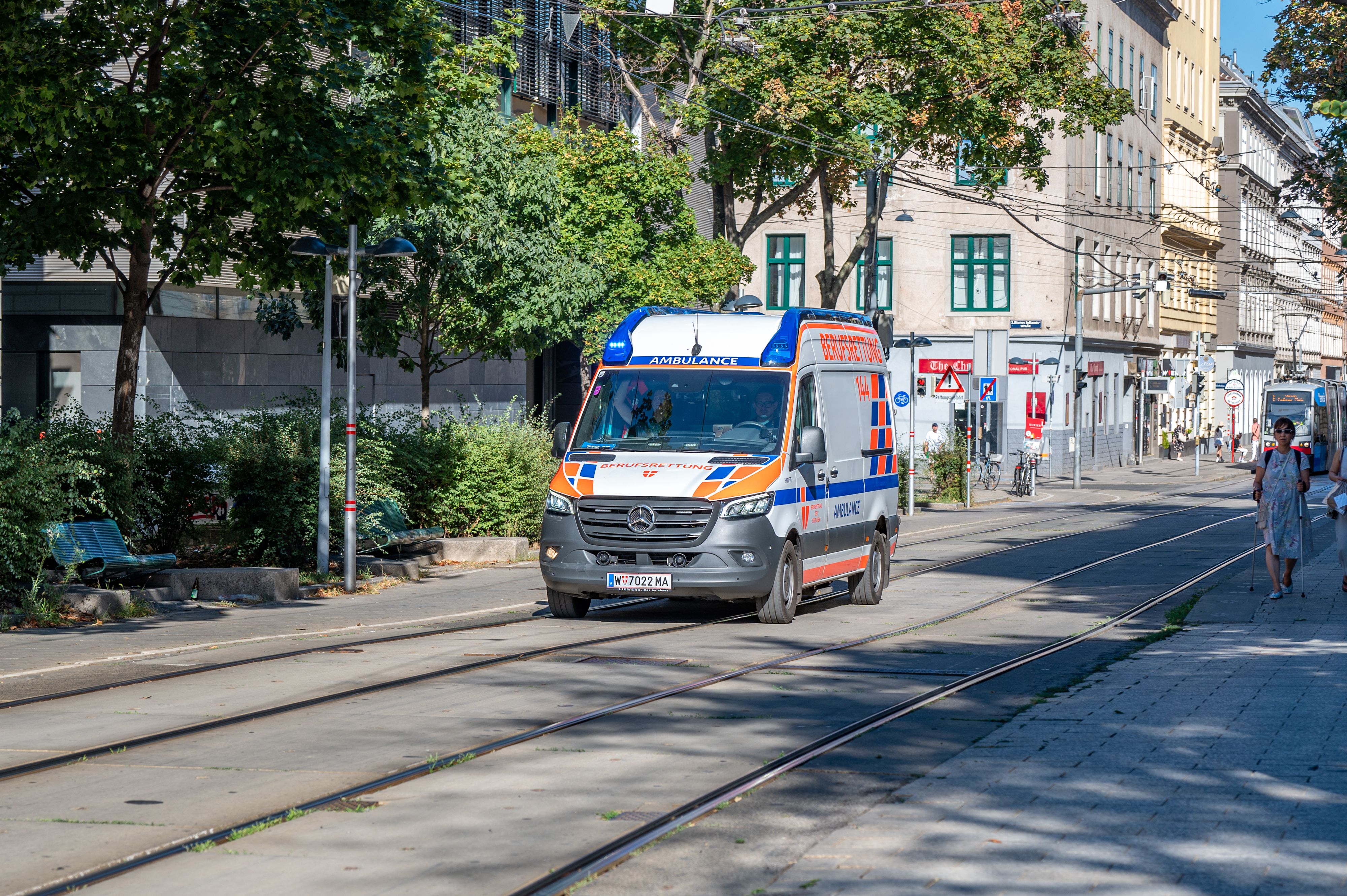Der Mann erlag noch an der Unfallstelle seinen Verletzungen.