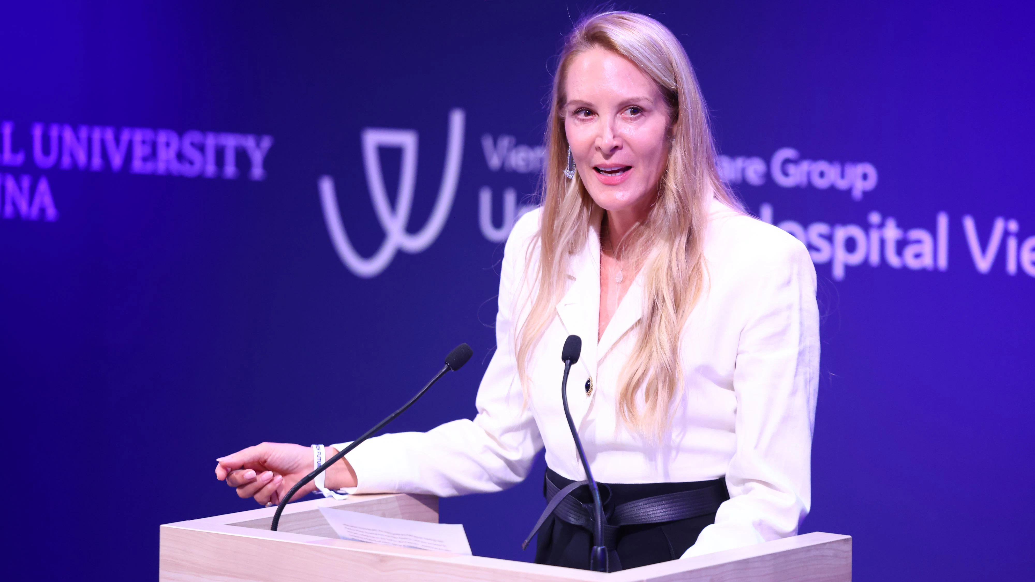 Eva Dichand, Vorsitzende des Universitätsrates der Medizinischen Universität Wien, hielt bei der Eröffnung eine Rede.