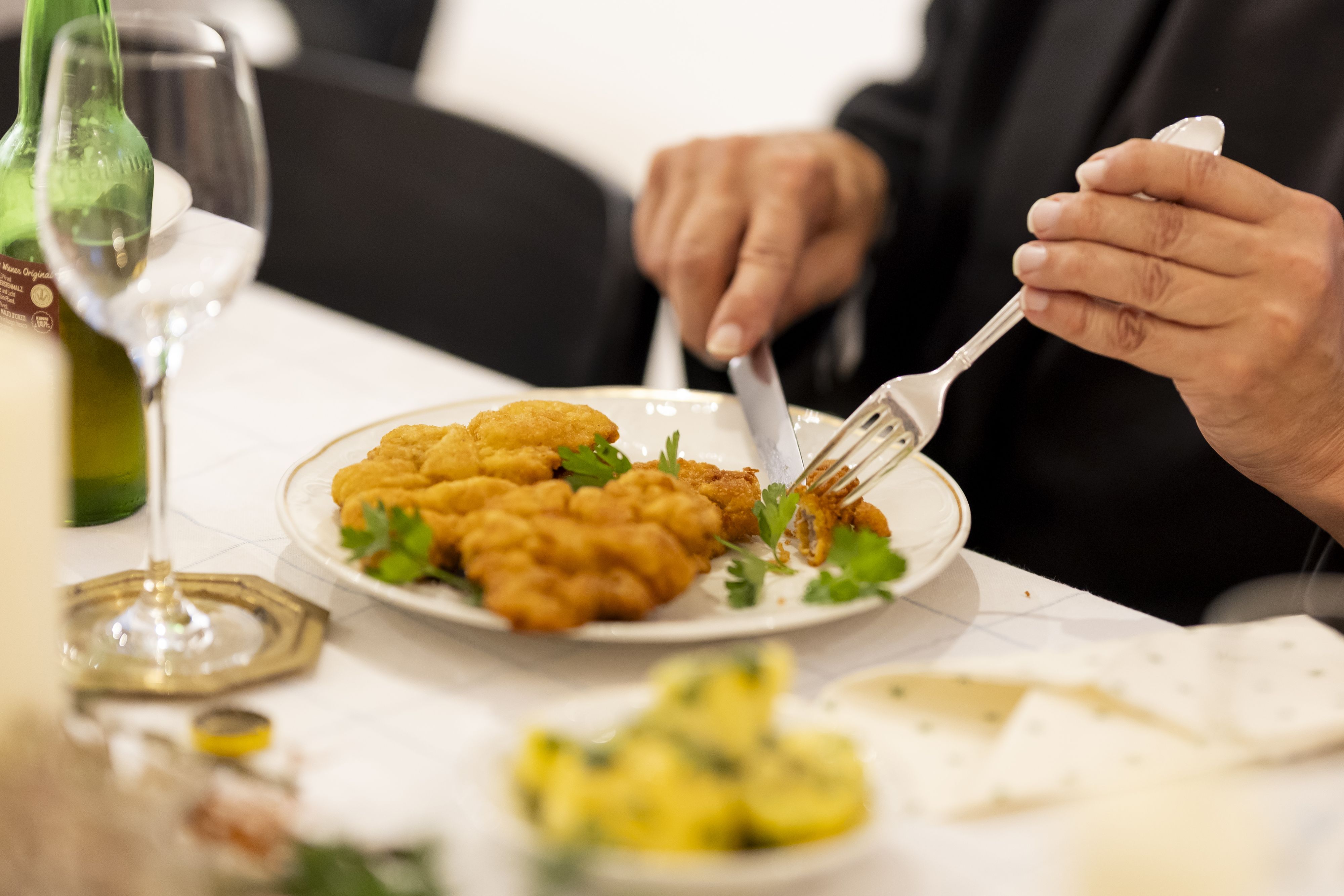 Für ein Schnitzel werden mittlerweile bis zu 89,90 Euro verlangt – im Schnitt kostet der Klassiker 13,09 Euro.
