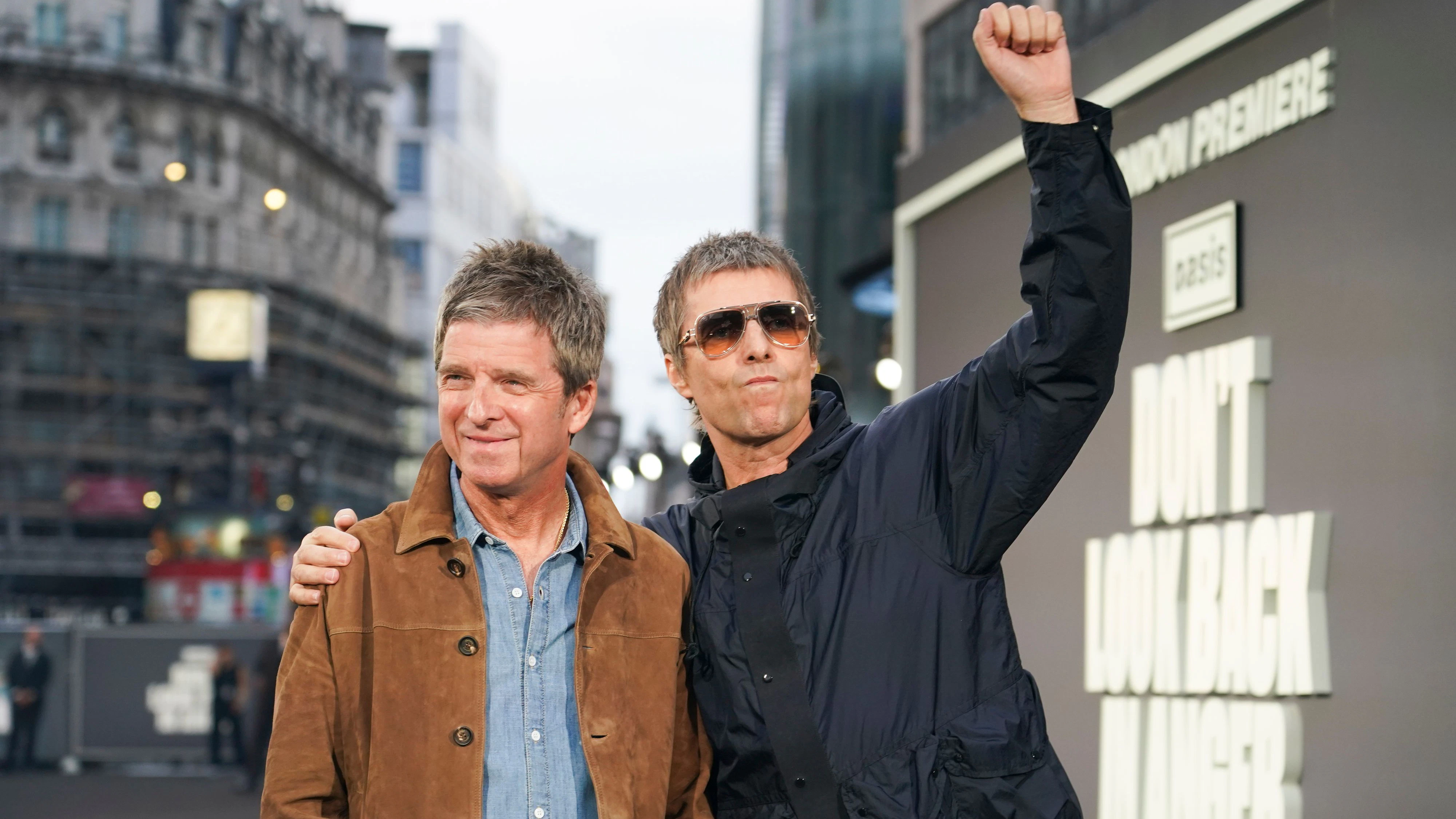 Heute.at - Geheime Aufnahmen: Oasis stoppen Millionen-Auktion