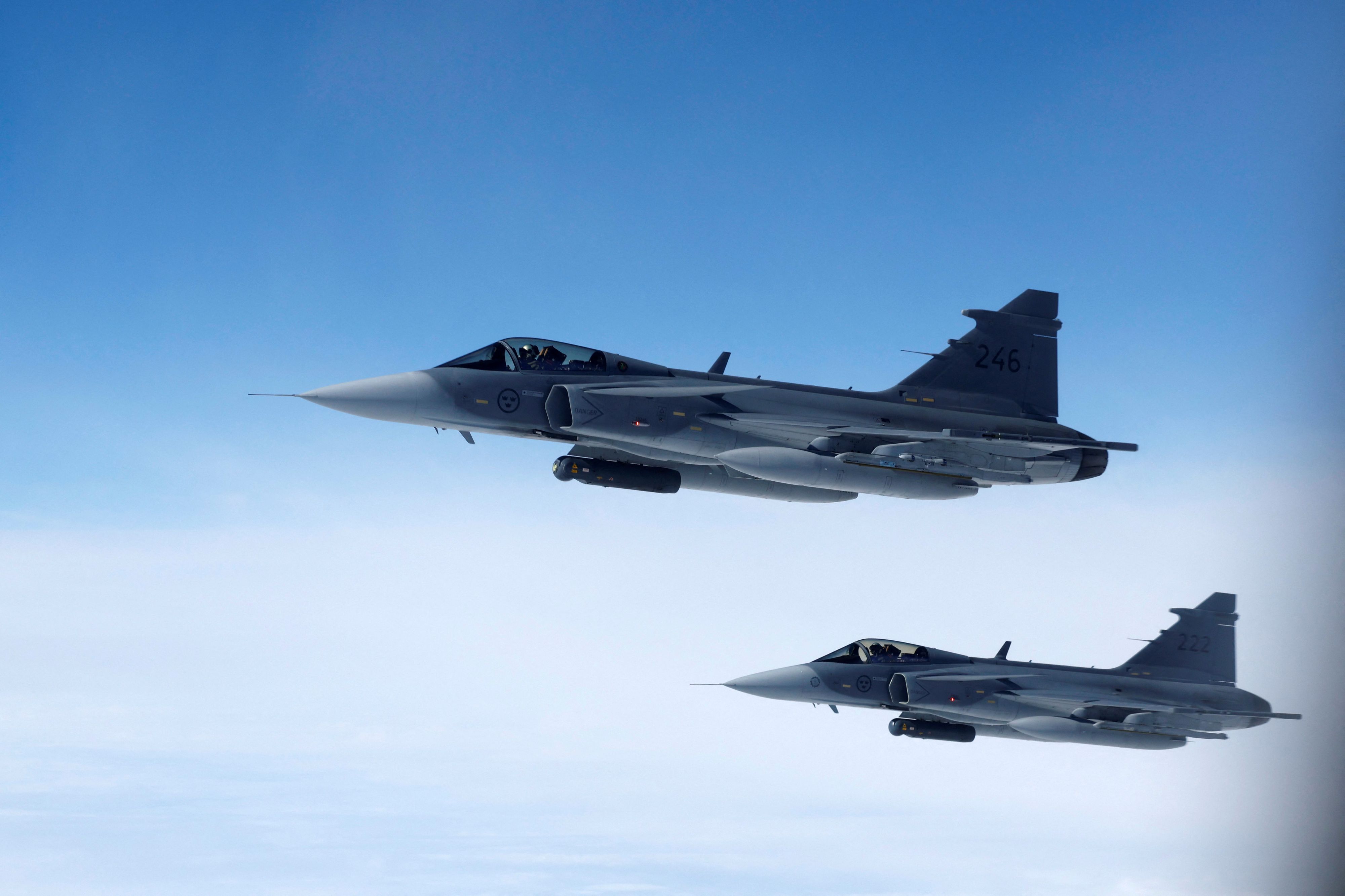 Ein zentrales Element der neuen Strategie ist die mögliche Integration von Marschflugkörpern des Typs Taurus in die schwedischen JAS 39 Gripen-Kampfjets.
