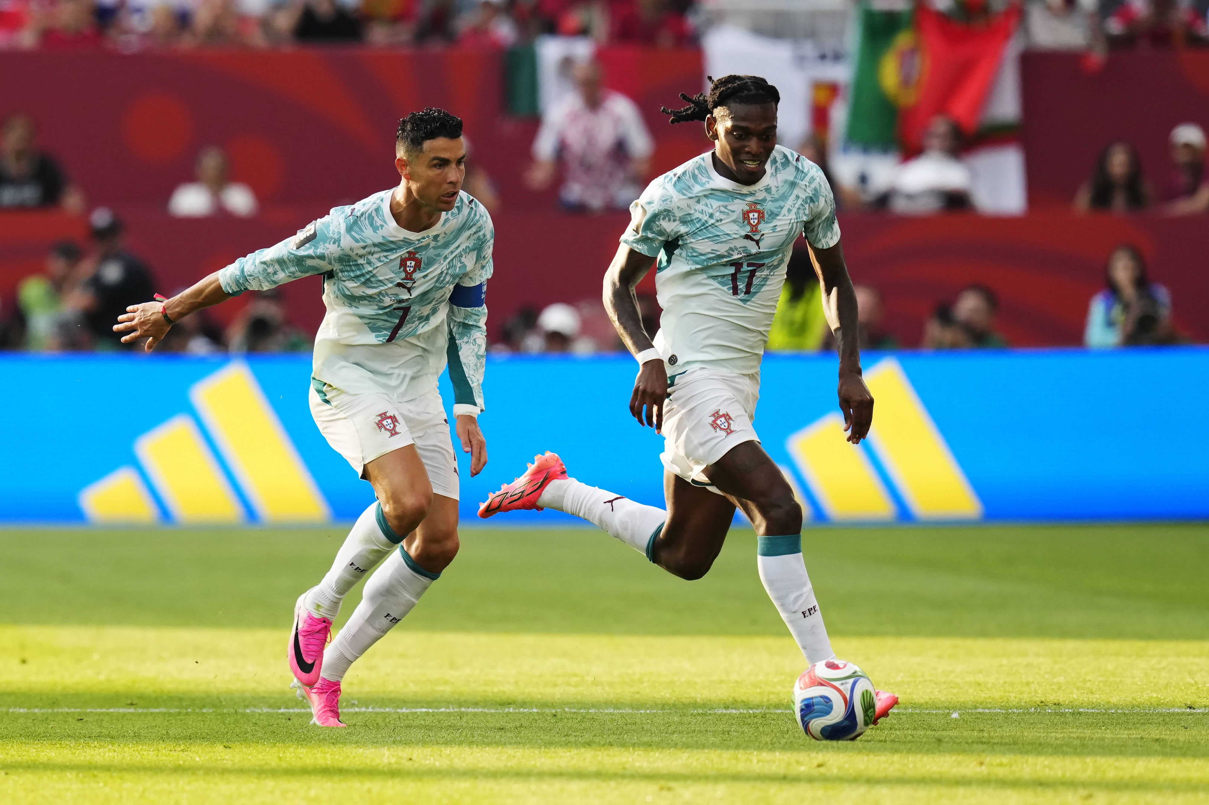 Cristiano Ronaldo und Rafael leao.