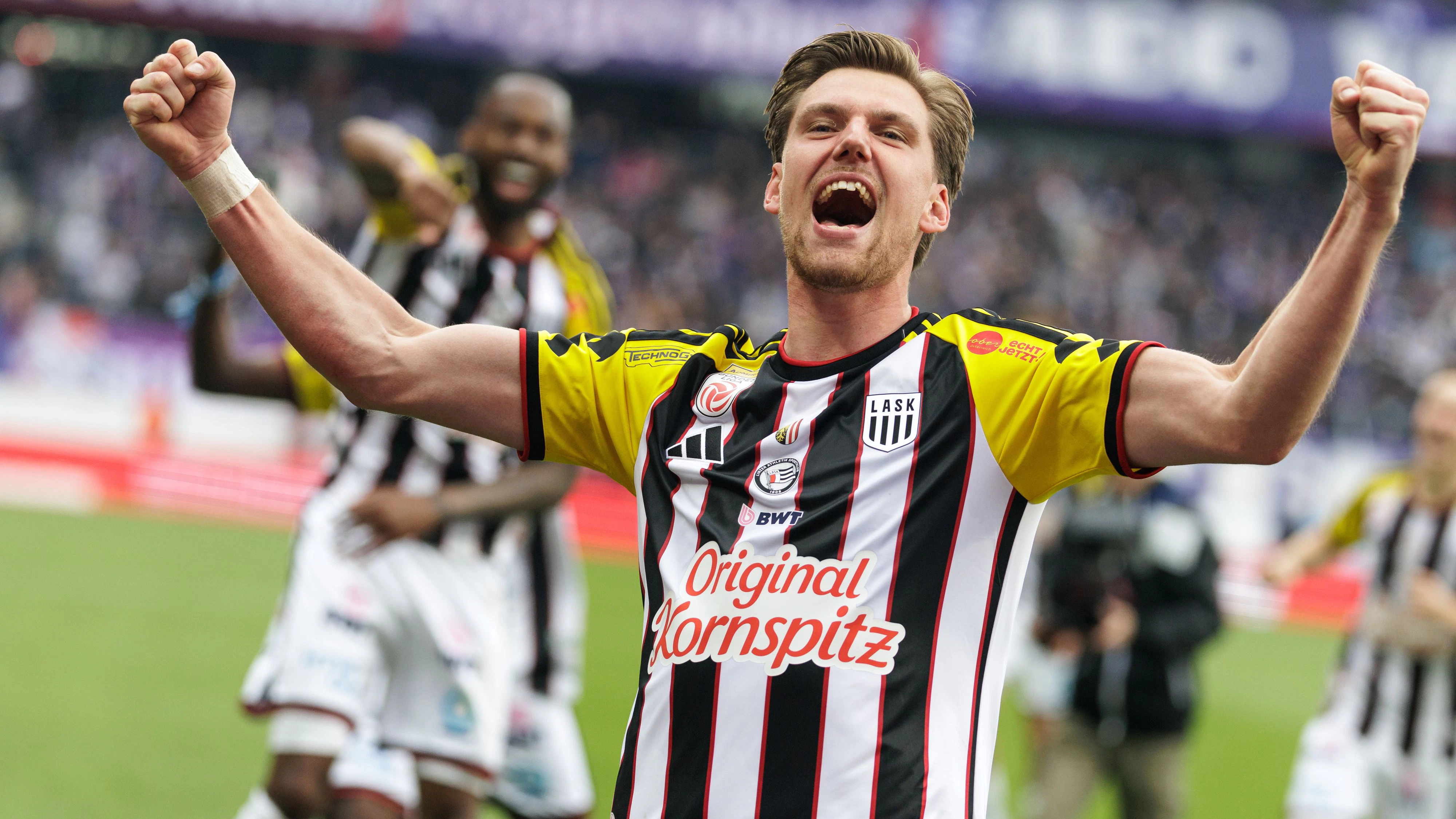 VIENNA,AUSTRIA,17.MAY.26 - SOCCER - ADMIRAL Bundesliga, championship group, FK Austria Wien vs Linzer ASK. Image shows the rejoicing of Kasper Joergensen (LASK). Photo: GEPA pictures/ Armin Rauthner