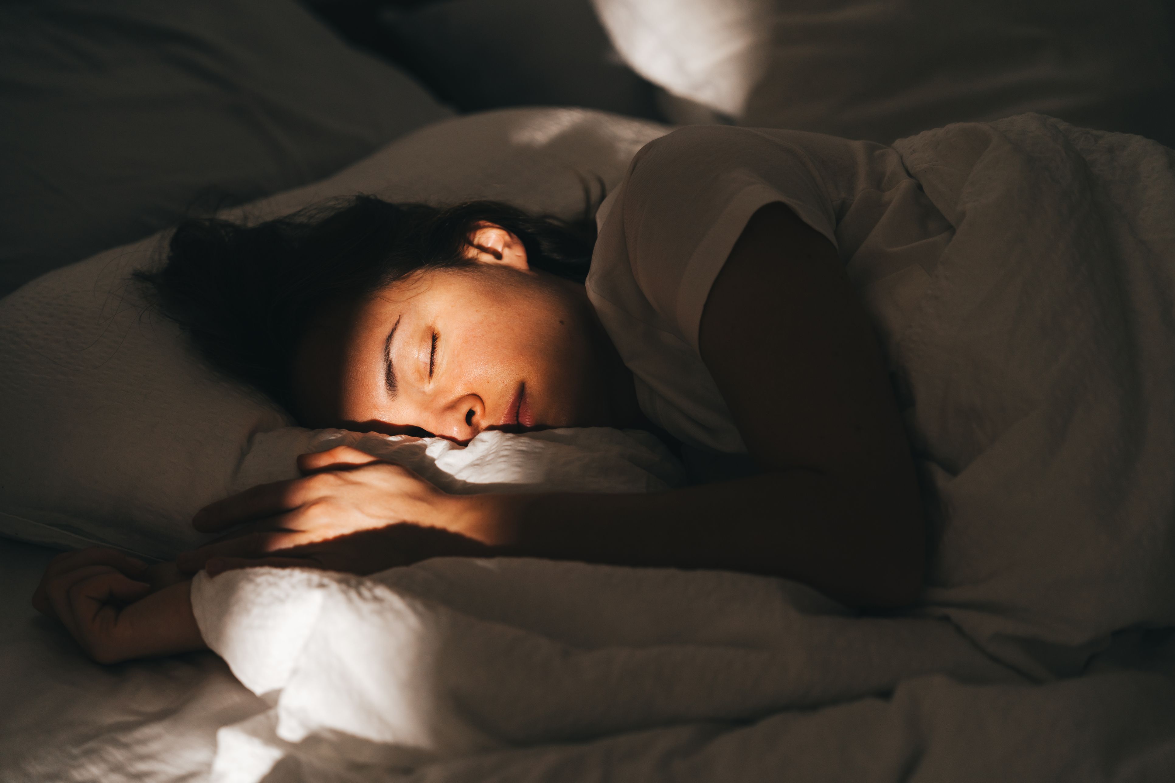 Während du schläfst, durchläuft dein Körper Nacht für Nacht verschiedene Phasen.