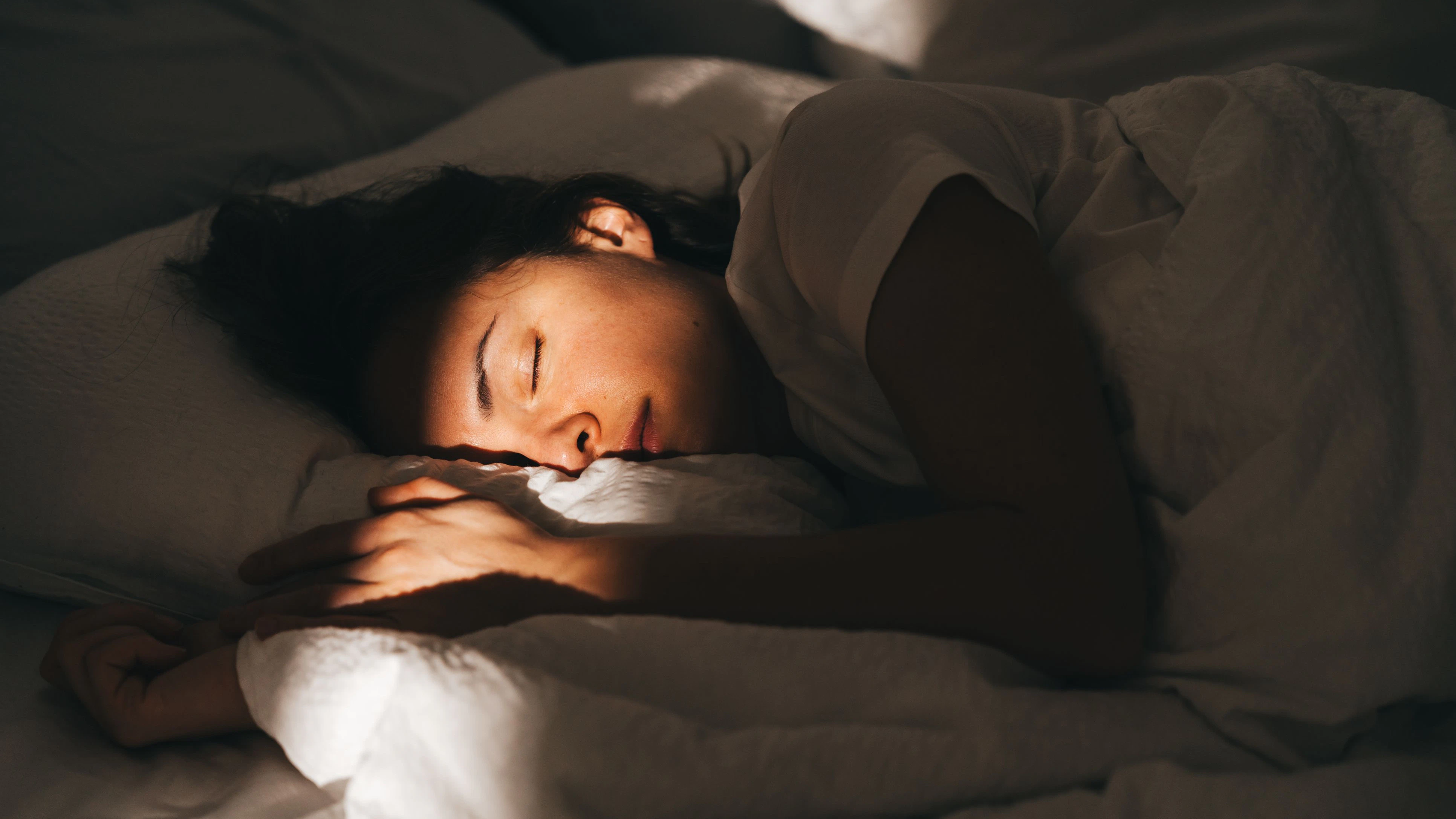 Während du schläfst, durchläuft dein Körper Nacht für Nacht verschiedene Phasen.