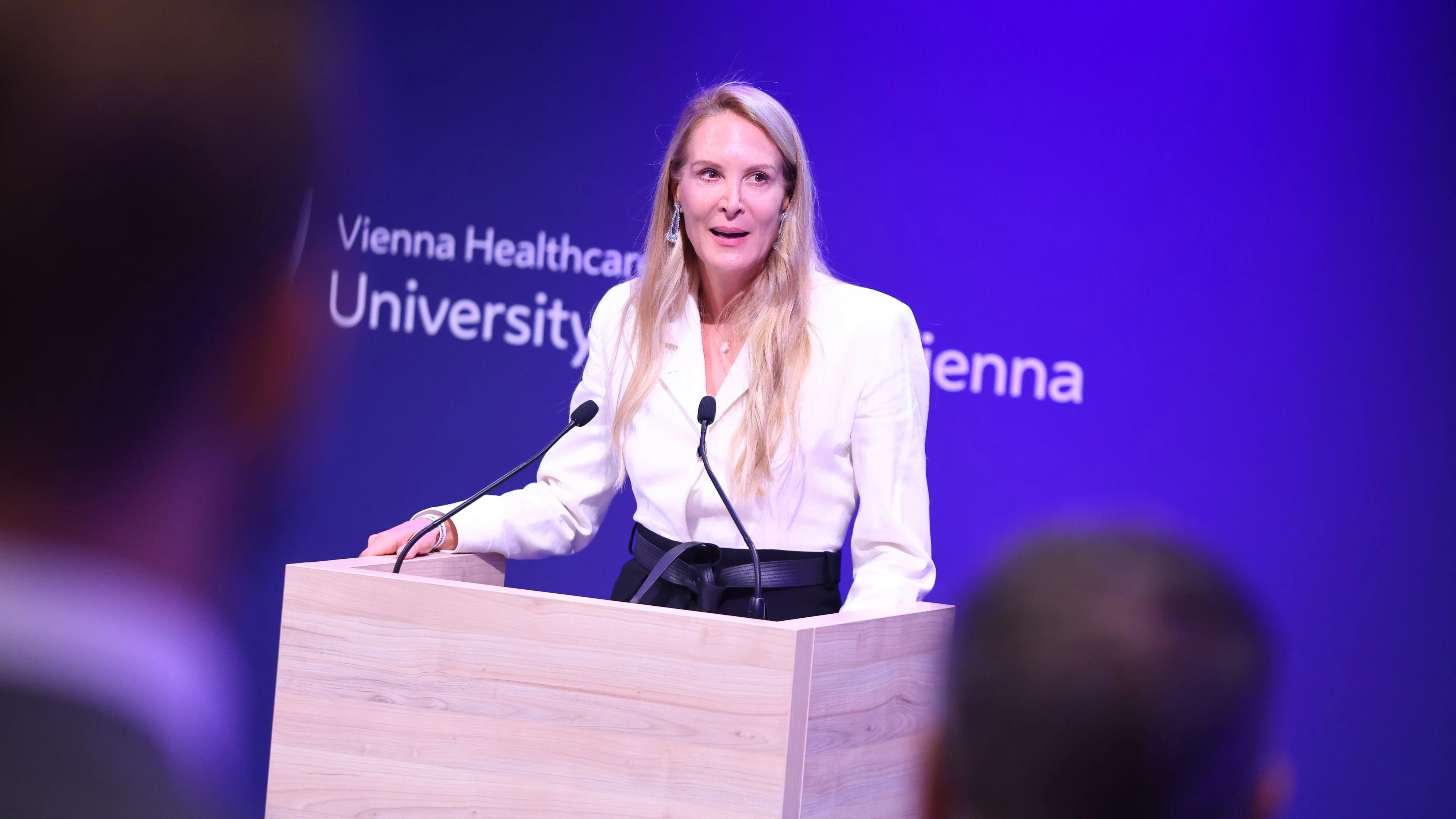 Eva Dichand, Vorsitzende des Universitätsrates der Medizinischen Universität Wien, hielt bei der Eröffnung eine Rede.
