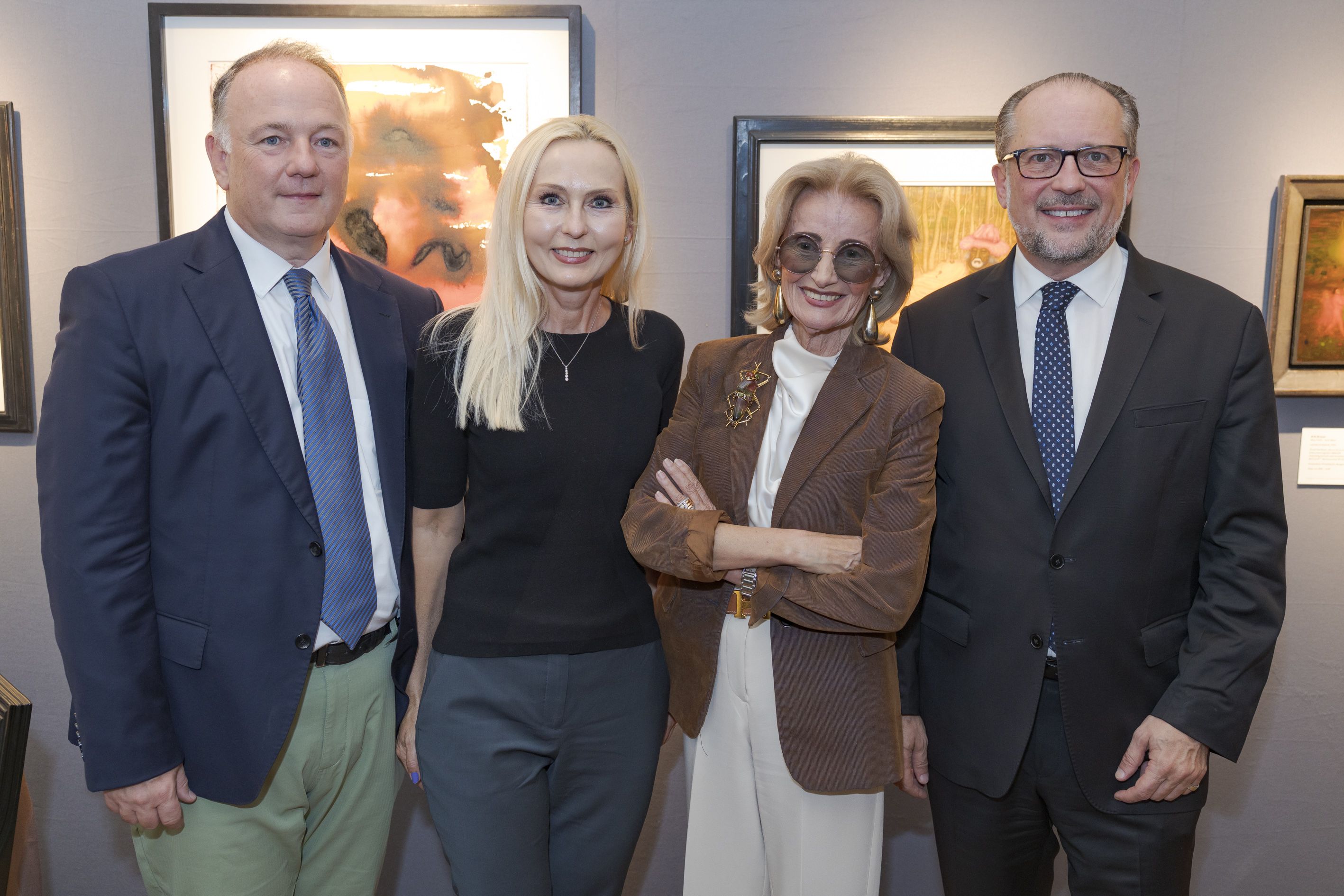 Wolfgang und Monika Pelz mit Elisabeth Gürtler und Alexander Schallenberg bei der Eröffnung im Palais Esterházy