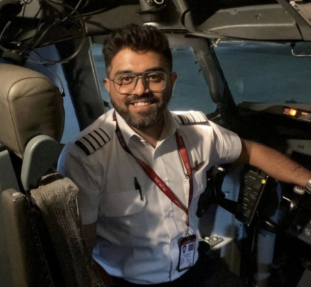 Der Pilot Smit Machchhar konnte die Tür des Cockpits noch öffnen. 