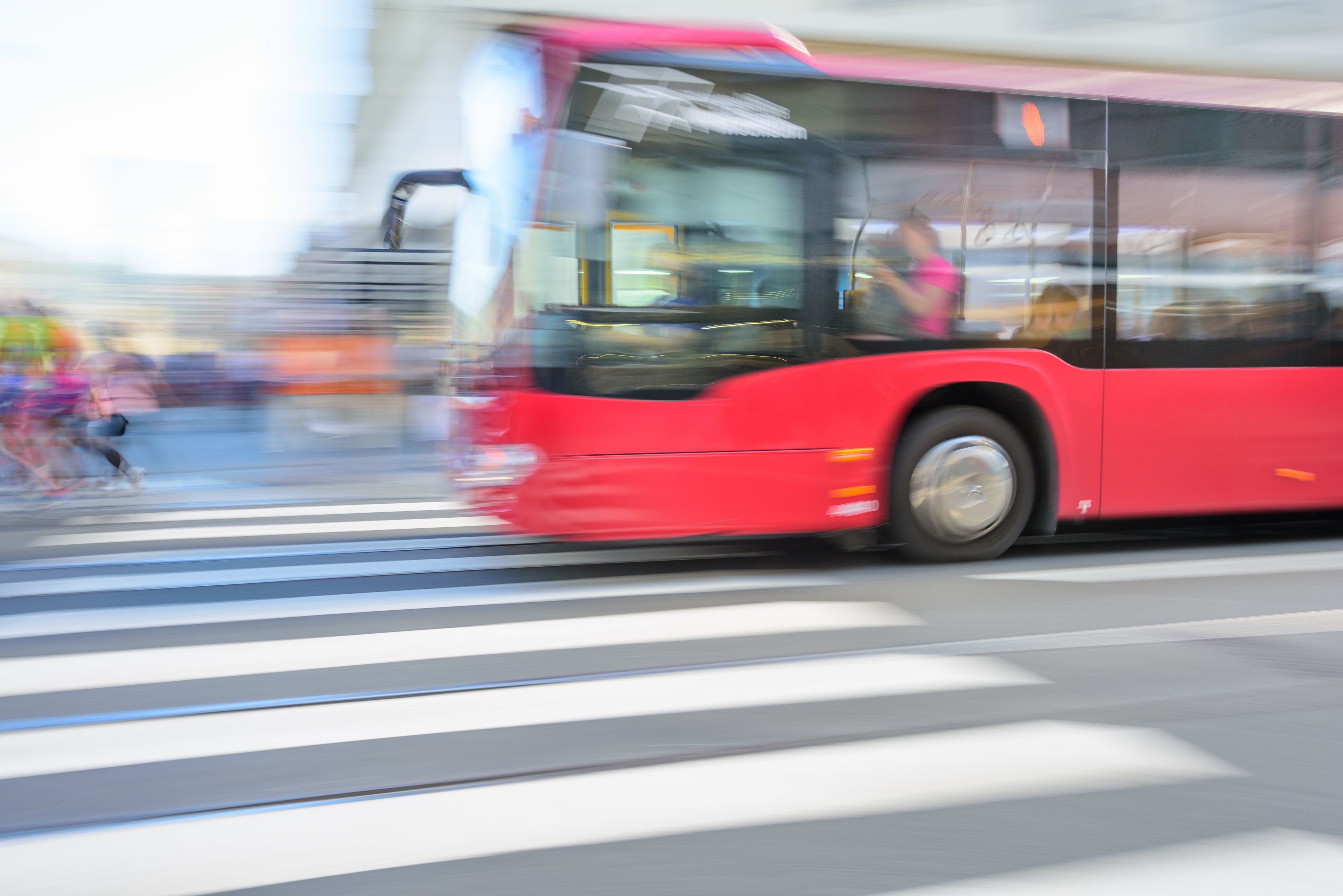 Heute.at - Bus fährt mit offenen Türen – Fahrgast ruft Polizei