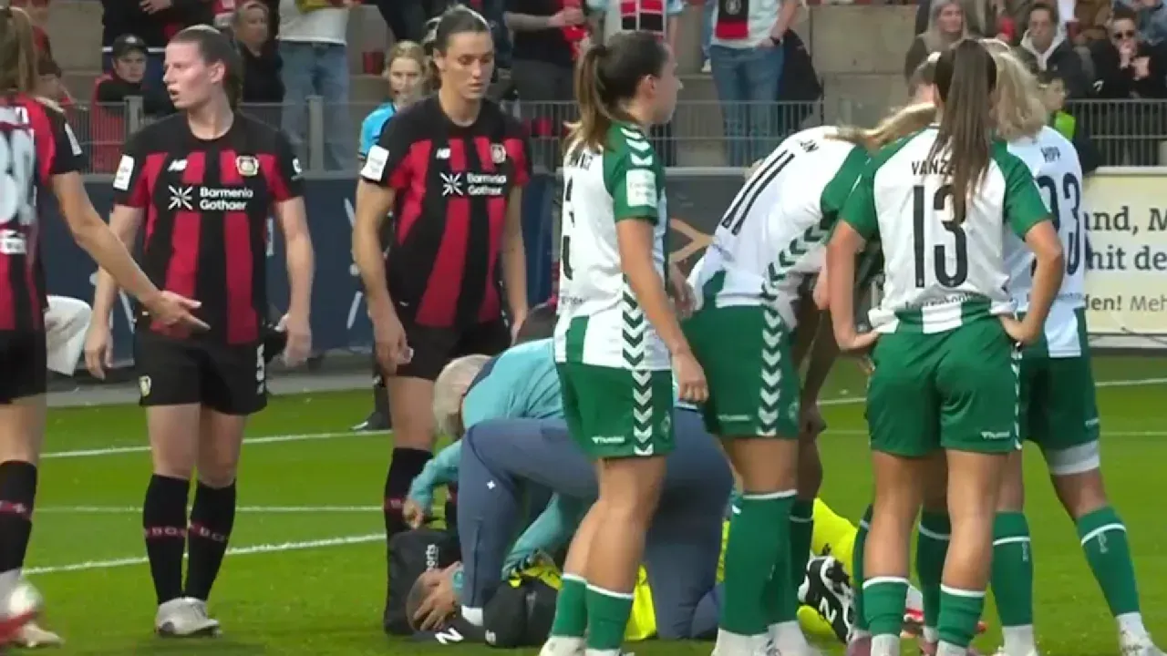 Heute.at - DFB-Goalie-Drama! Regungslos am Platz liegengeblieben