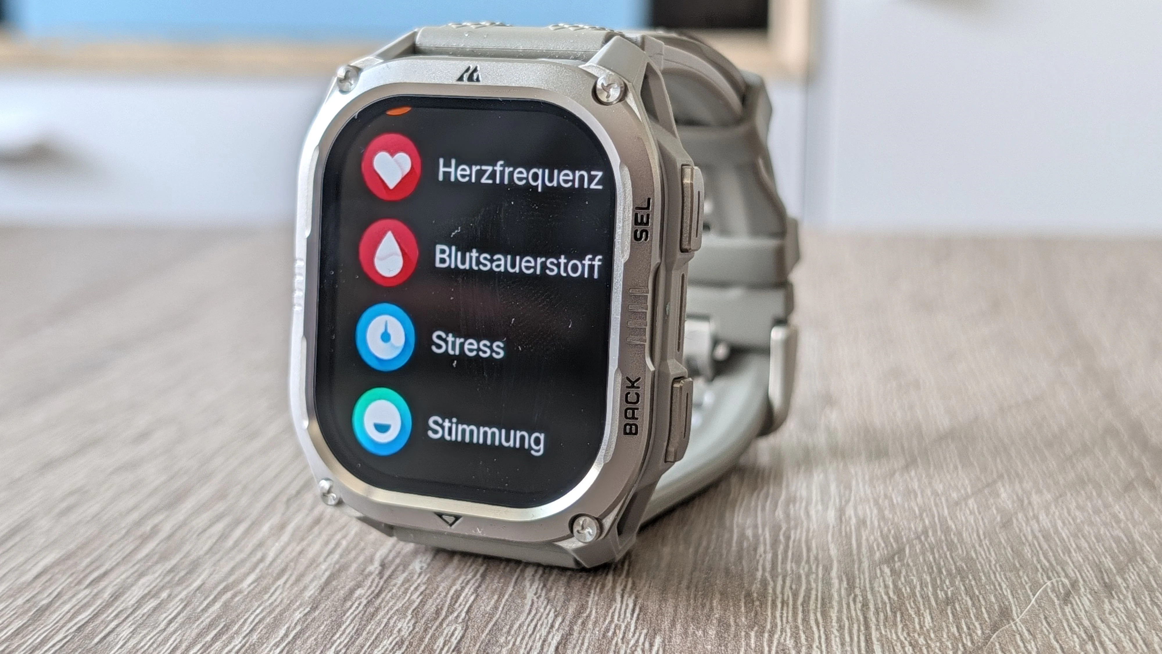 Insgesamt stehen mehr als 170 Sportmodi zur Verfügung, während ein 4PD-Sensor Herzfrequenz, Blutsauerstoff, Schlaf und Stress erfasst.