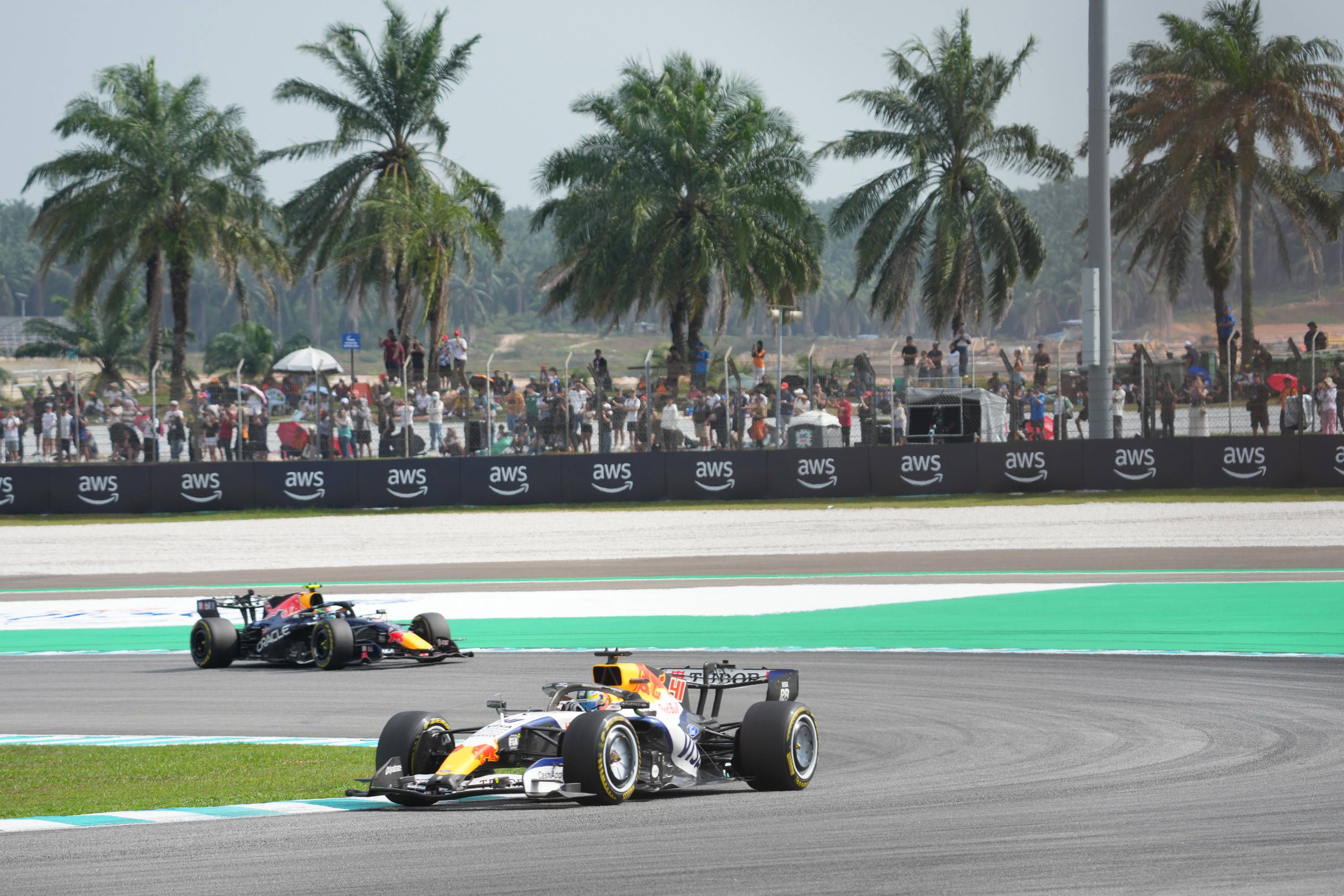 Arvid Lindblad (Racing Bulls) und Isack Hadjar (Red Bull) müssen den Grand Prix am Sonntag von weiter hinten in Angriff nehmen. 