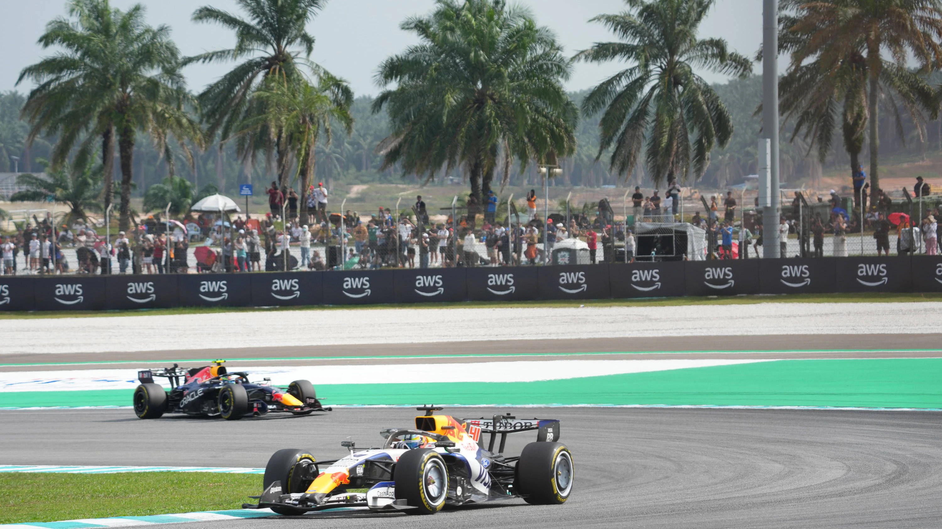 Arvid Lindblad (Racing Bulls) und Isack Hadjar (Red Bull) müssen den Grand Prix am Sonntag von weiter hinten in Angriff nehmen. 